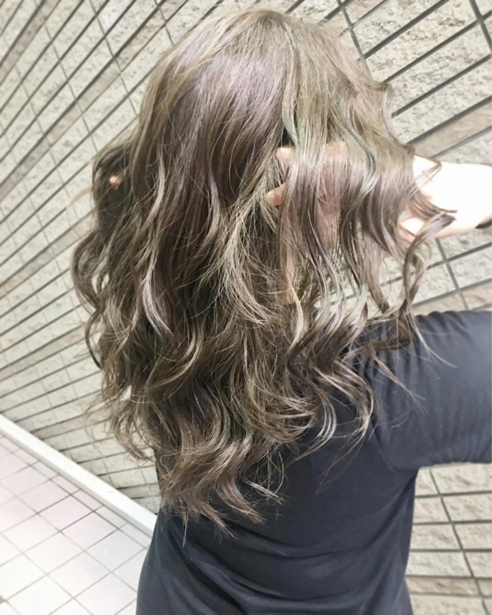 ロング カラー グレージュ ハイライトカラー ハイライト カット ヘアカラー ブリーチ/バレイヤ ージュ川端裕司のヘアスタイル