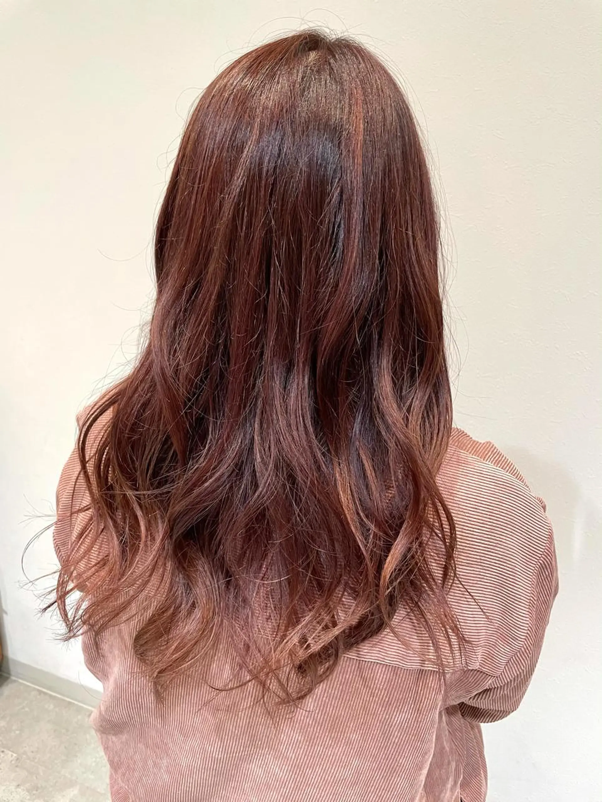 カラー 新谷 玲日のヘアスタイル