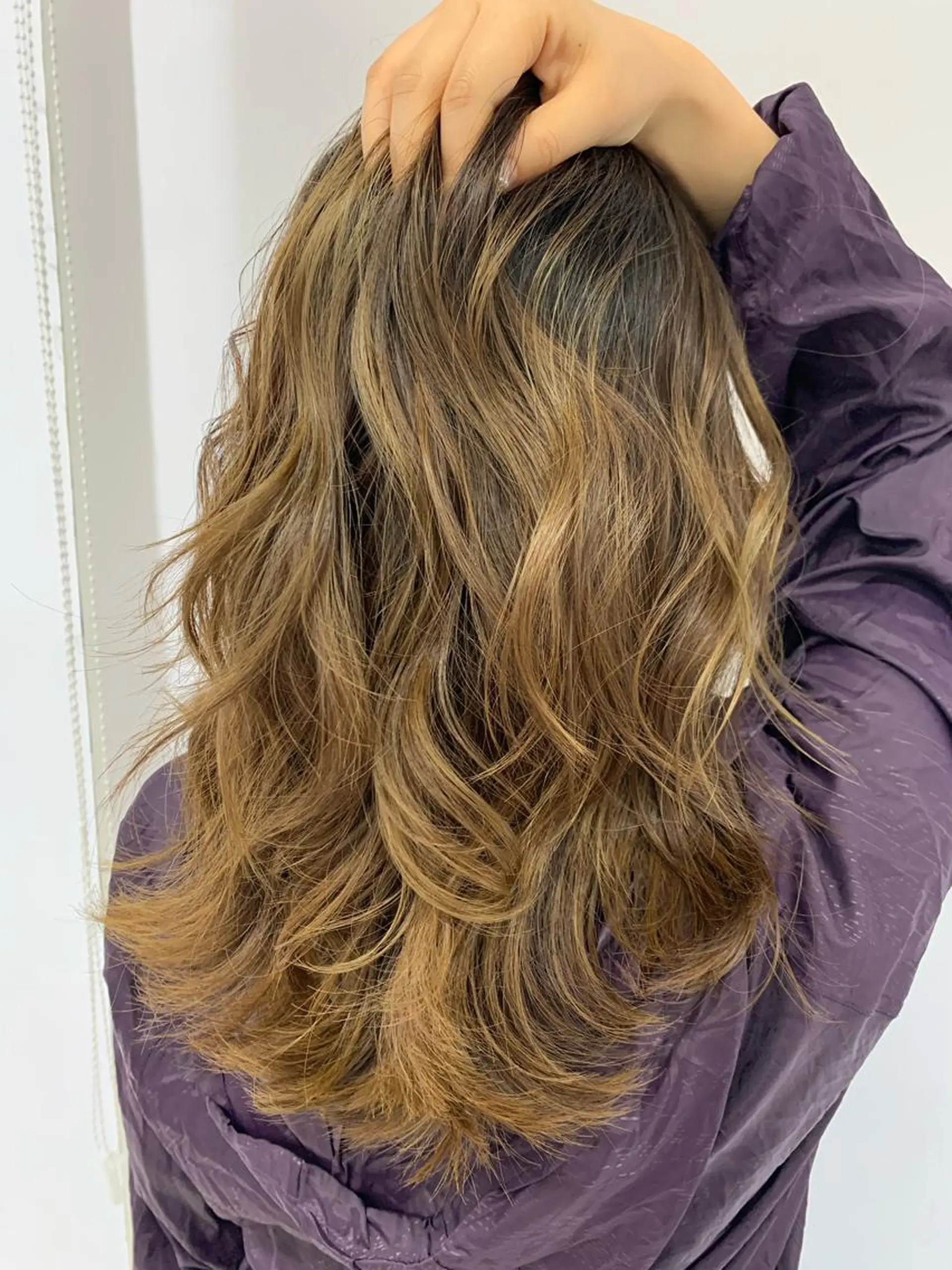 セミロング カラー オチ ハナのヘアスタイル