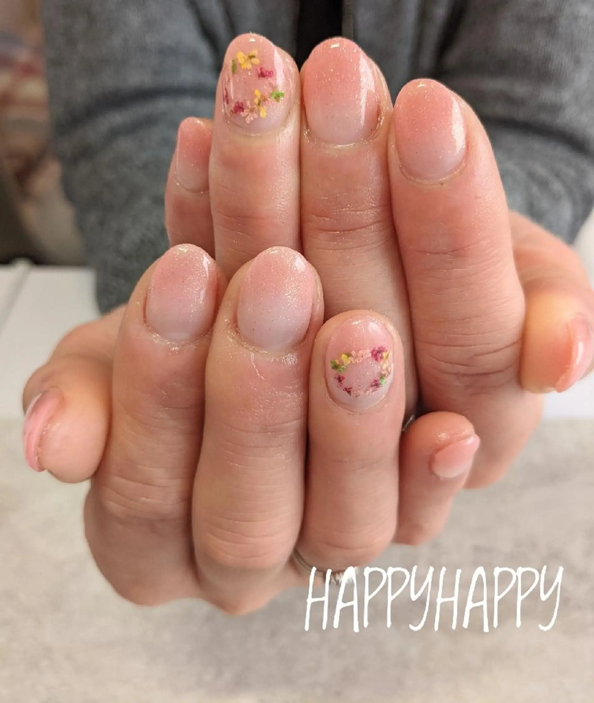 ネイル グラデーション HAPPY HAPPYのネイルデザイン