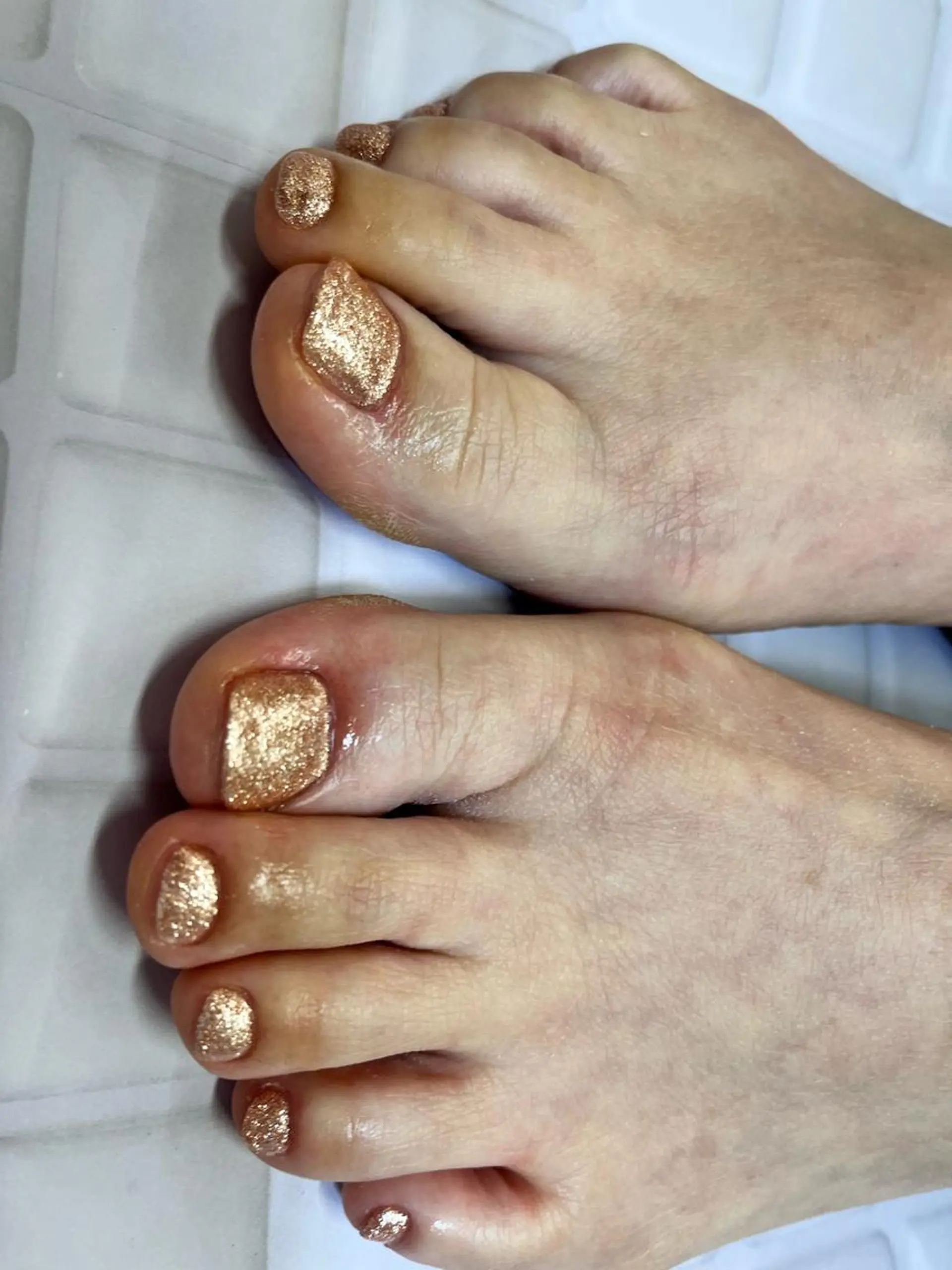ネイル フットネイル ゴールド ワンカラーネイル 齋藤 英理のネイルデザイン