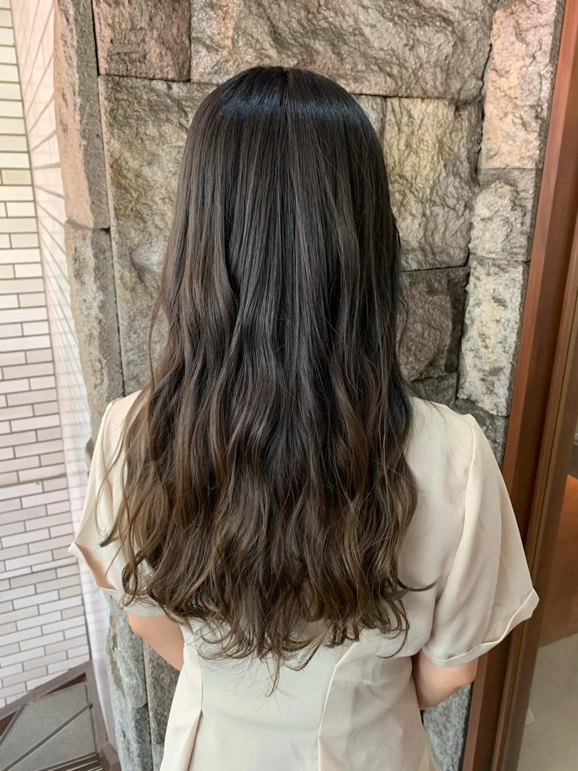 ロング カラー 蓮見  友里のヘアスタイル