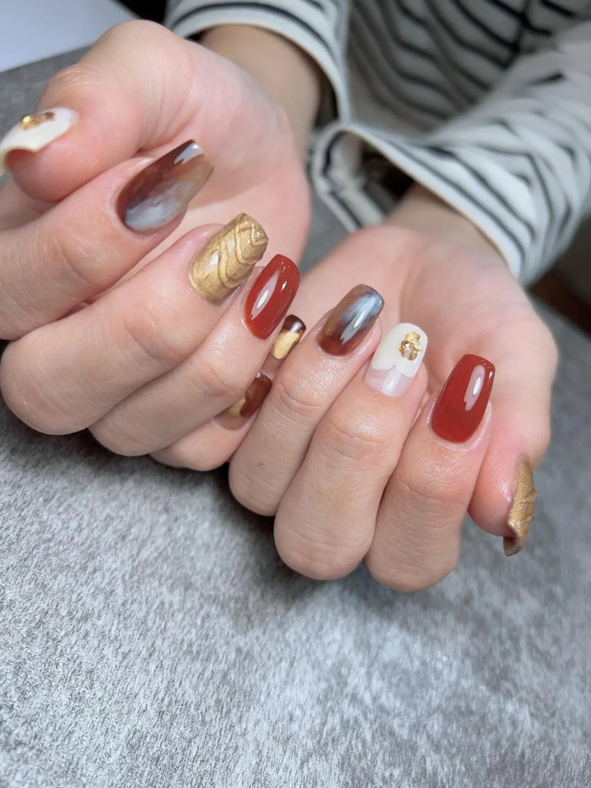 ネイル ハンドネイル 𝐑𝐞𝐯𝐢𝐨 ___堺市西区のマツエク・マツパデザイン