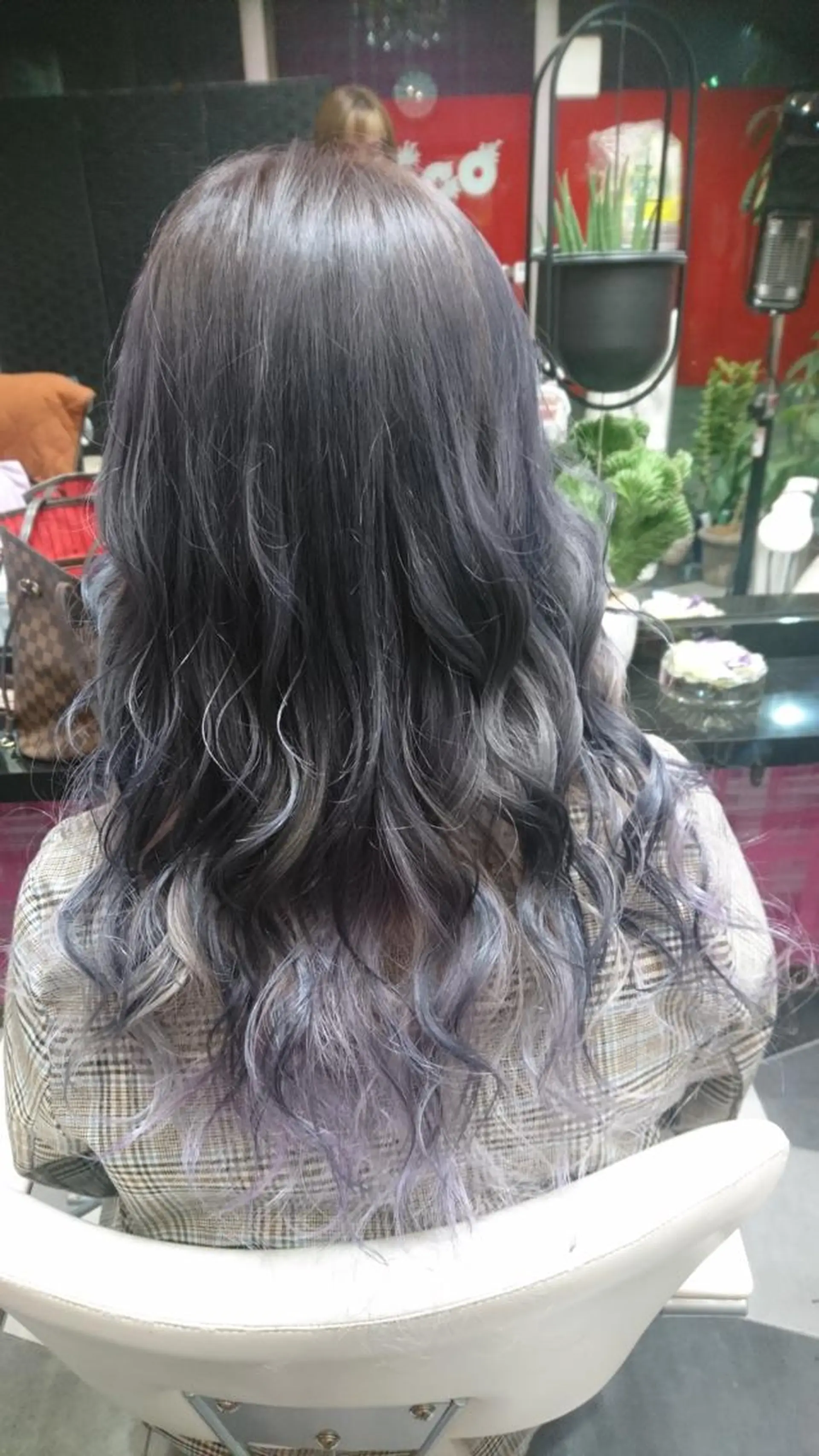 ロング カラー 横山 千春のヘアスタイル