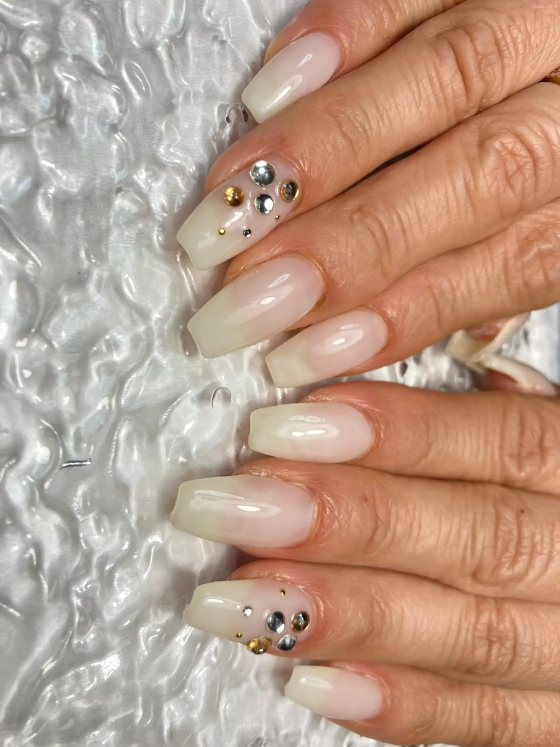 セミロング ネイル ハンドネイル フットネイル ✴︎ Delightのネイルデザイン