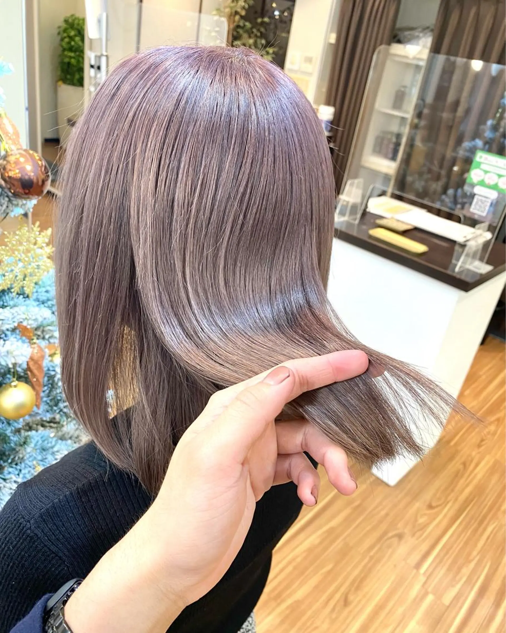 ミディアム カラー ブリーチ ラベンダーカラー 色ムラ修正の神様 新宿ハイトーンかすみのヘアスタイル