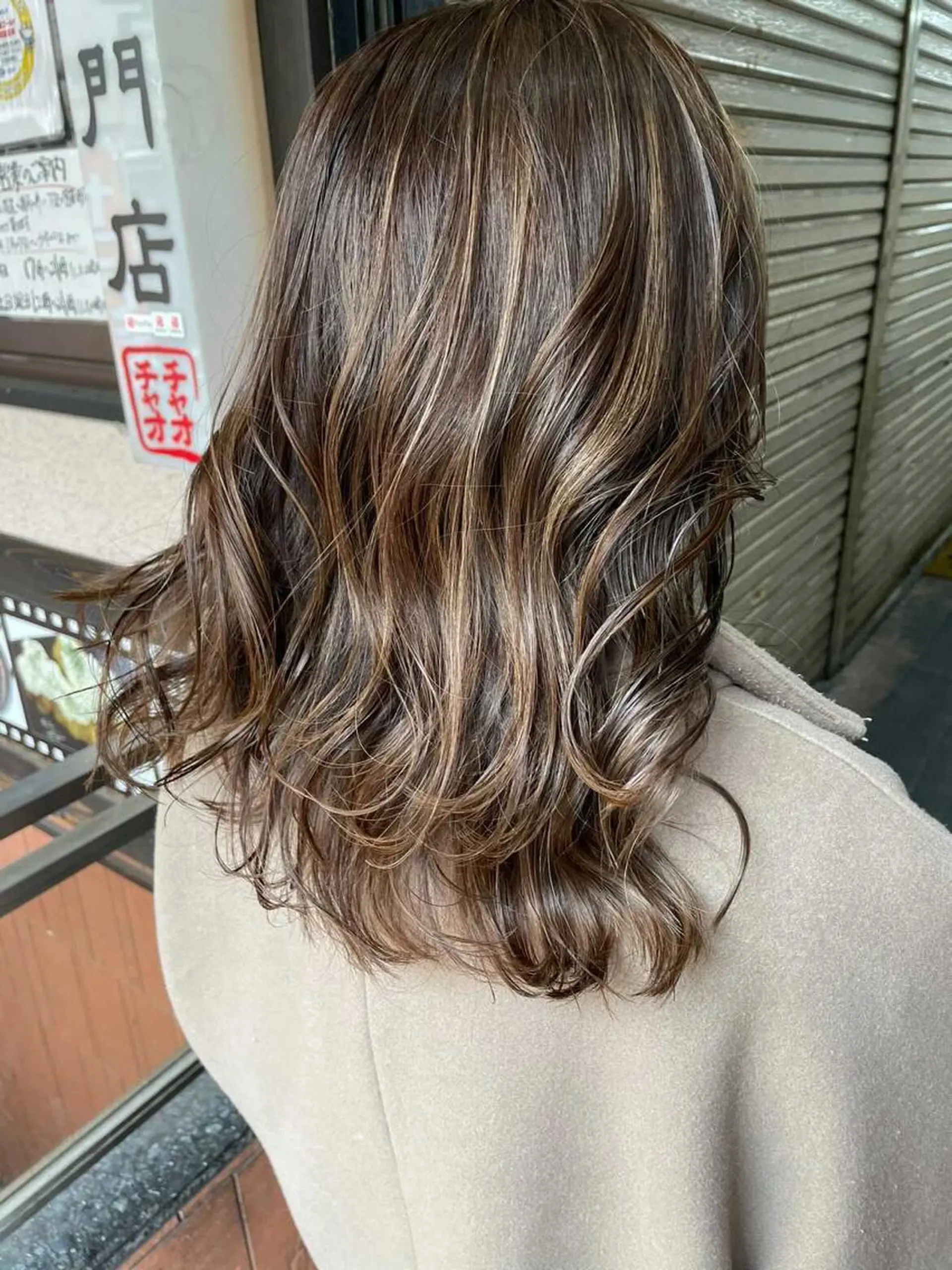 ミディアム カラー ハイライト 透明感カラー松本のヘアスタイル