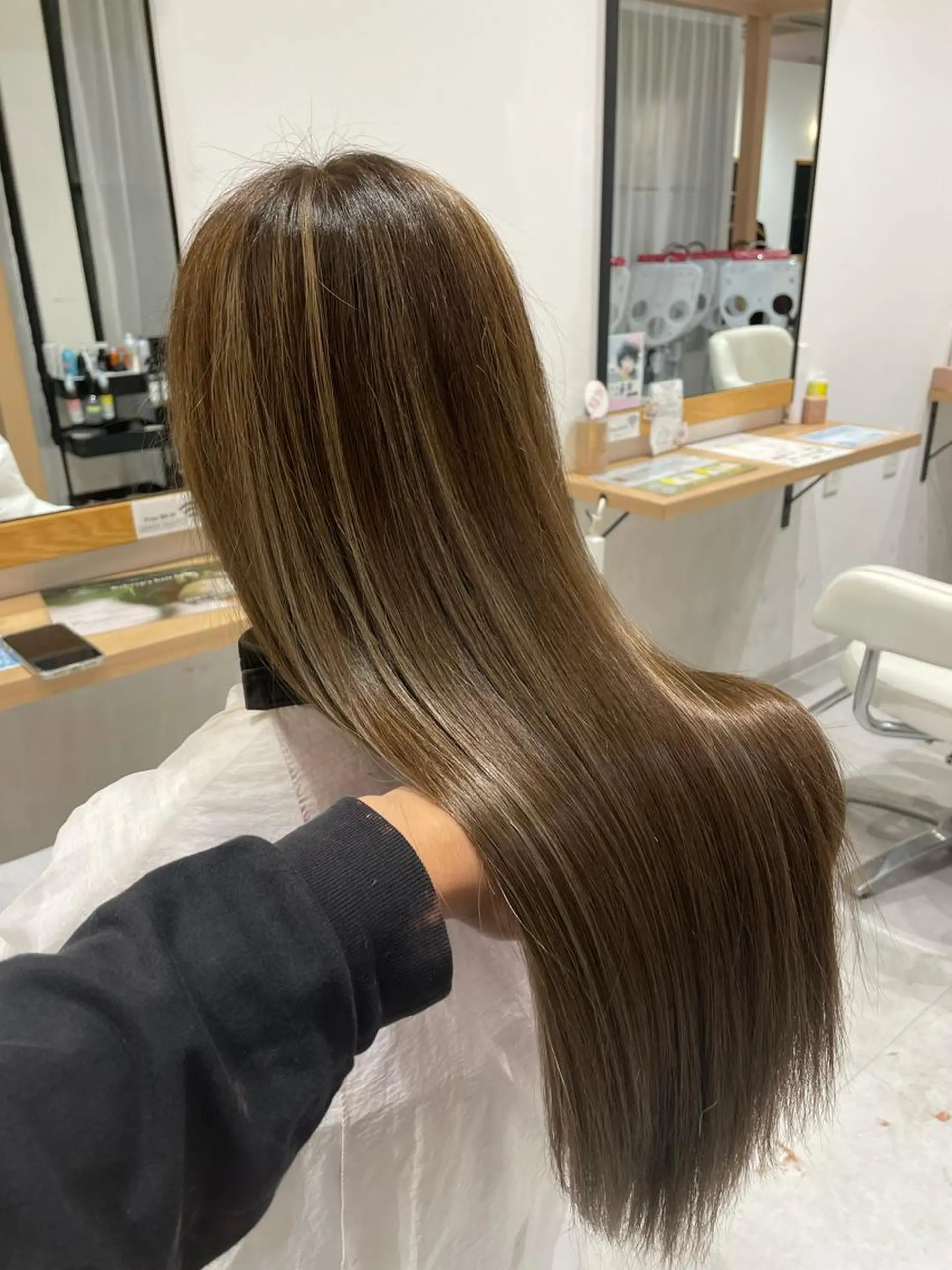 ロング カラー ハイライトカラー ハイライト 髪質改善 トリートメント ENN藤本 大輝艶感カラーのヘアスタイル