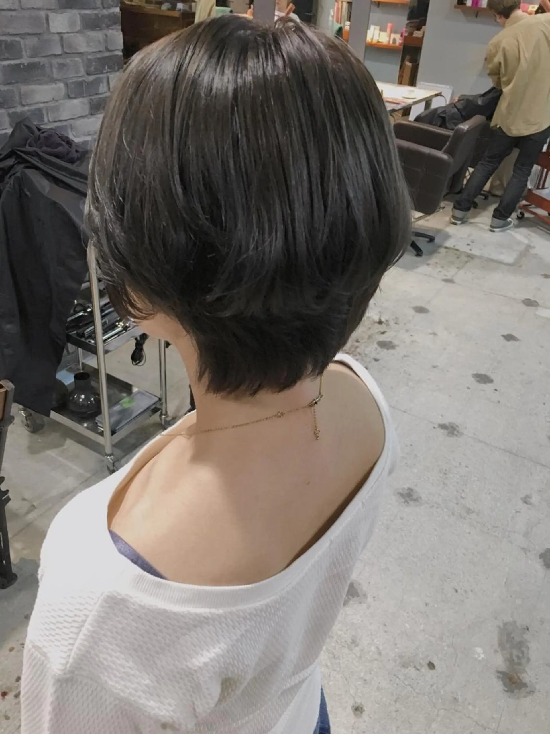 ショート カラー ブリーチ 透明感カラー グレージュ 代表 中島貴志のヘアスタイル