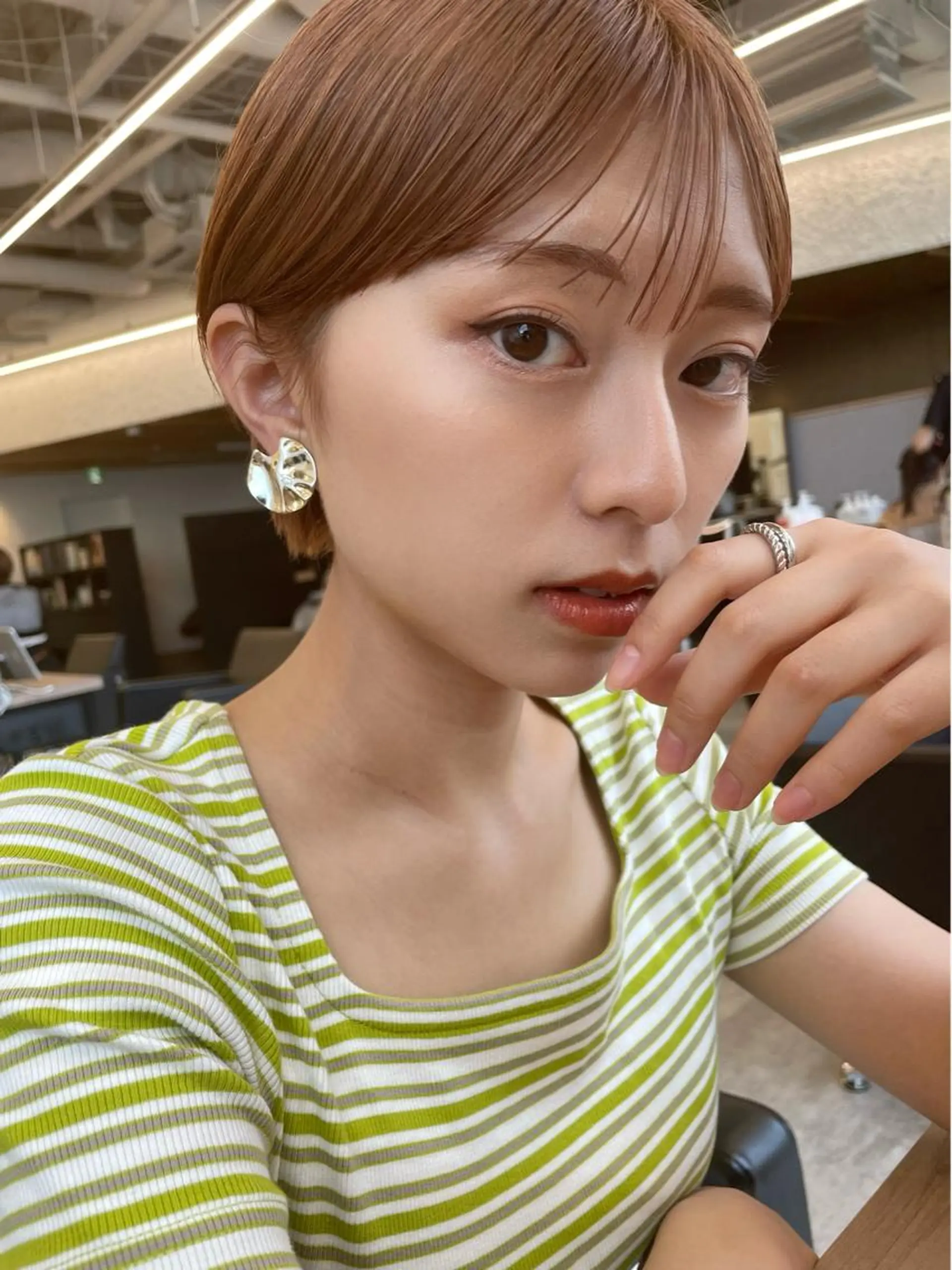 ショート カラー ハイトーンカラー ハイトーンオレンジ オレンジ シースルーバング ショートヘア レイヤー/ショート透 明感カラー/西田祐賀のヘアスタイル