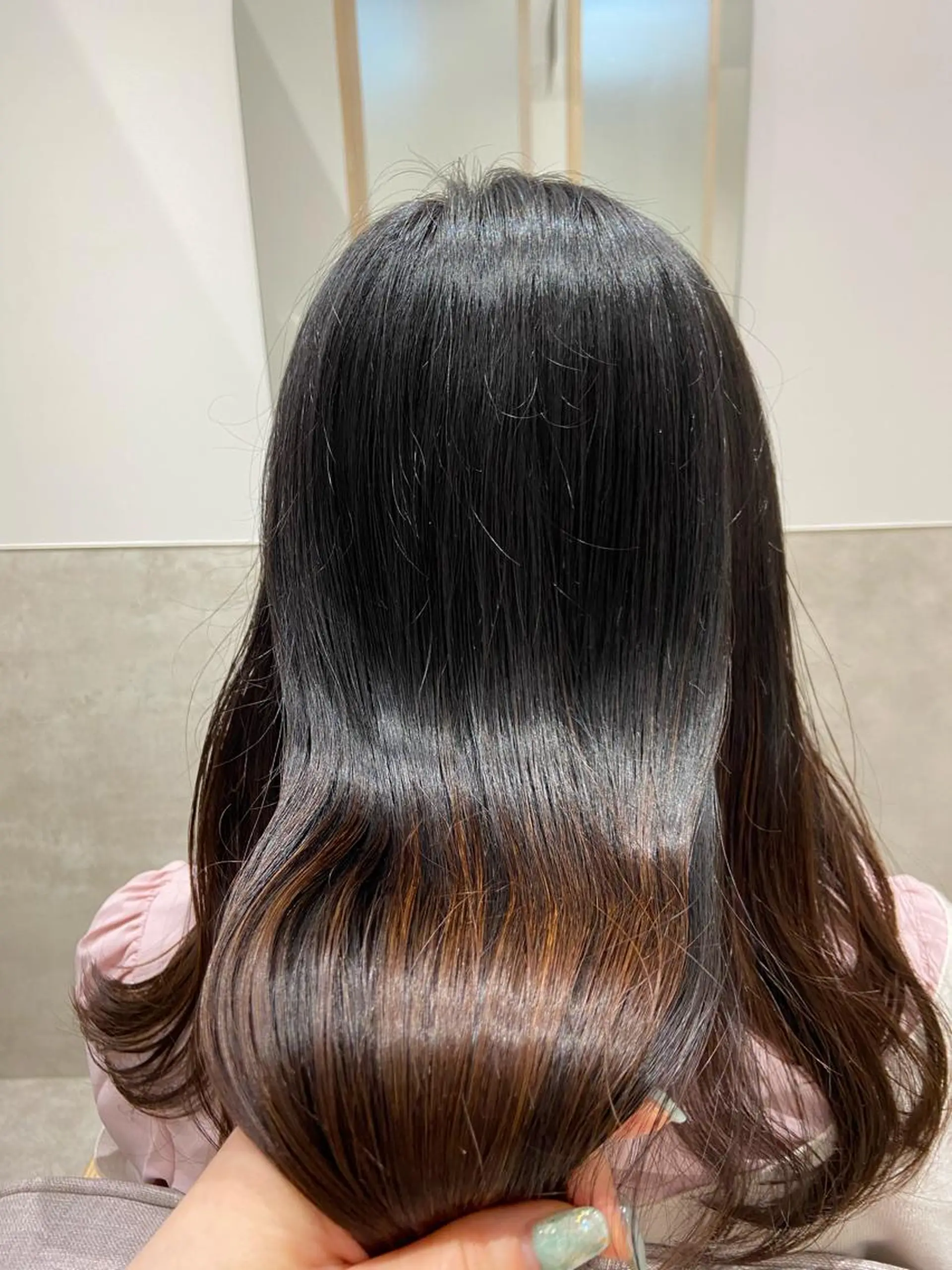 セミロング しみず さきのヘアスタイル