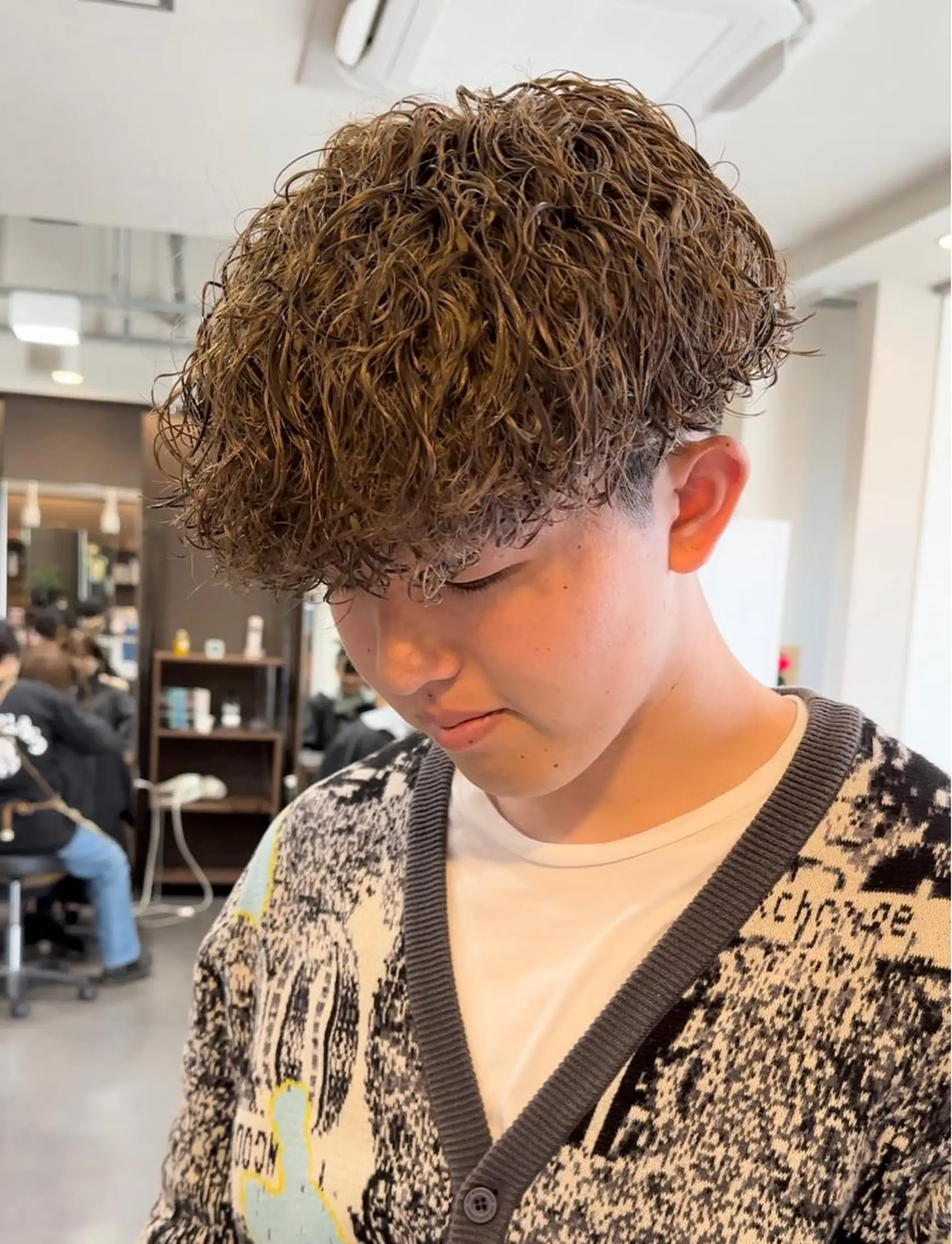 カラー パーマ メンズ メンズブリーチ メンズパーマ プードルパーマ スペインカール メンズツイストパーマ カット パーマ 年間2000名担当◎ パーマ職人/仲原佑樹のヘアスタイル