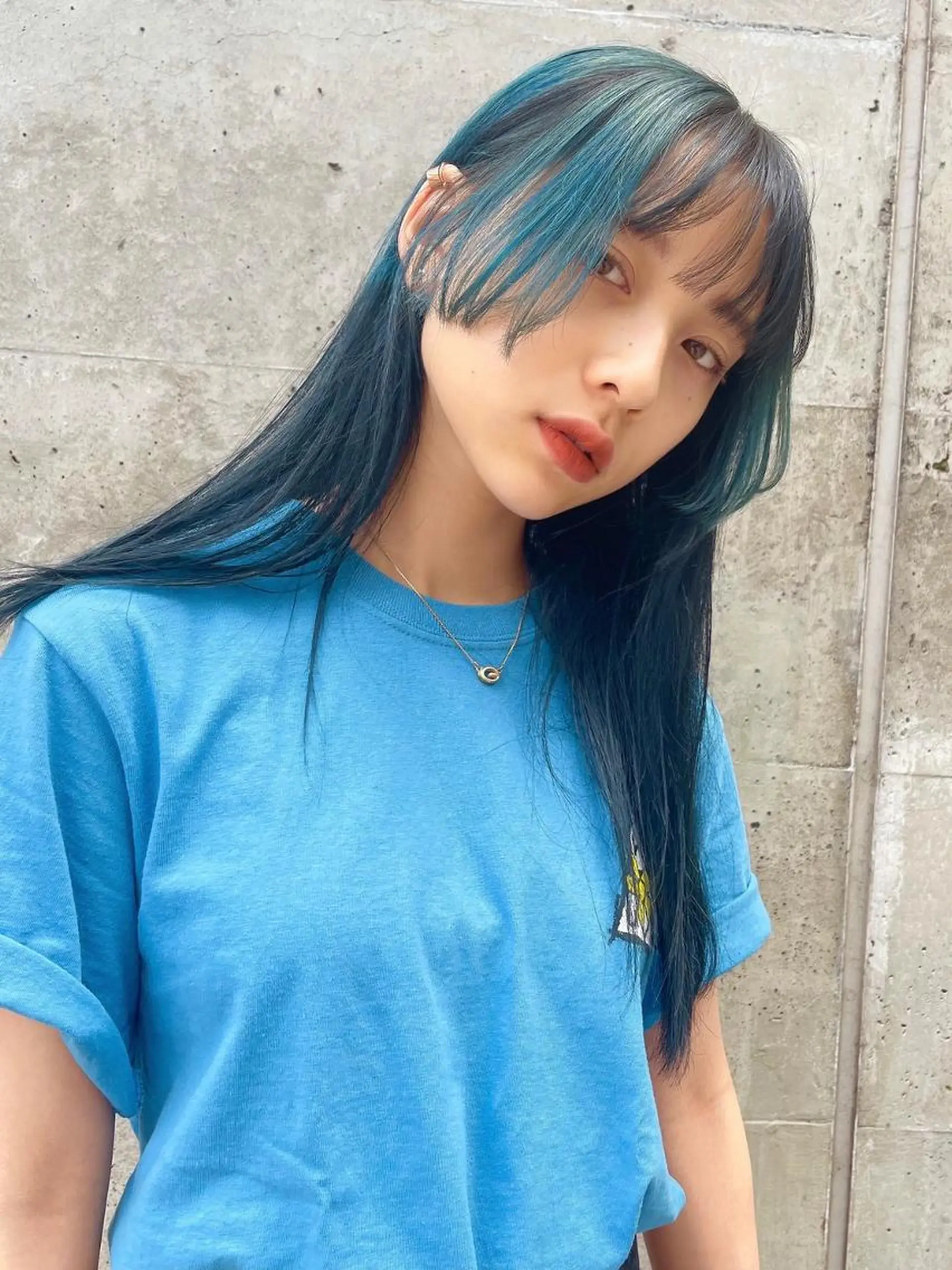 ミディアム カラー アディクシーカラー ブリーチ ブロンド ブルーカラー ハイライトカラー カット ヘアカラー トリートメント CEINE＋ officialのヘアスタイル