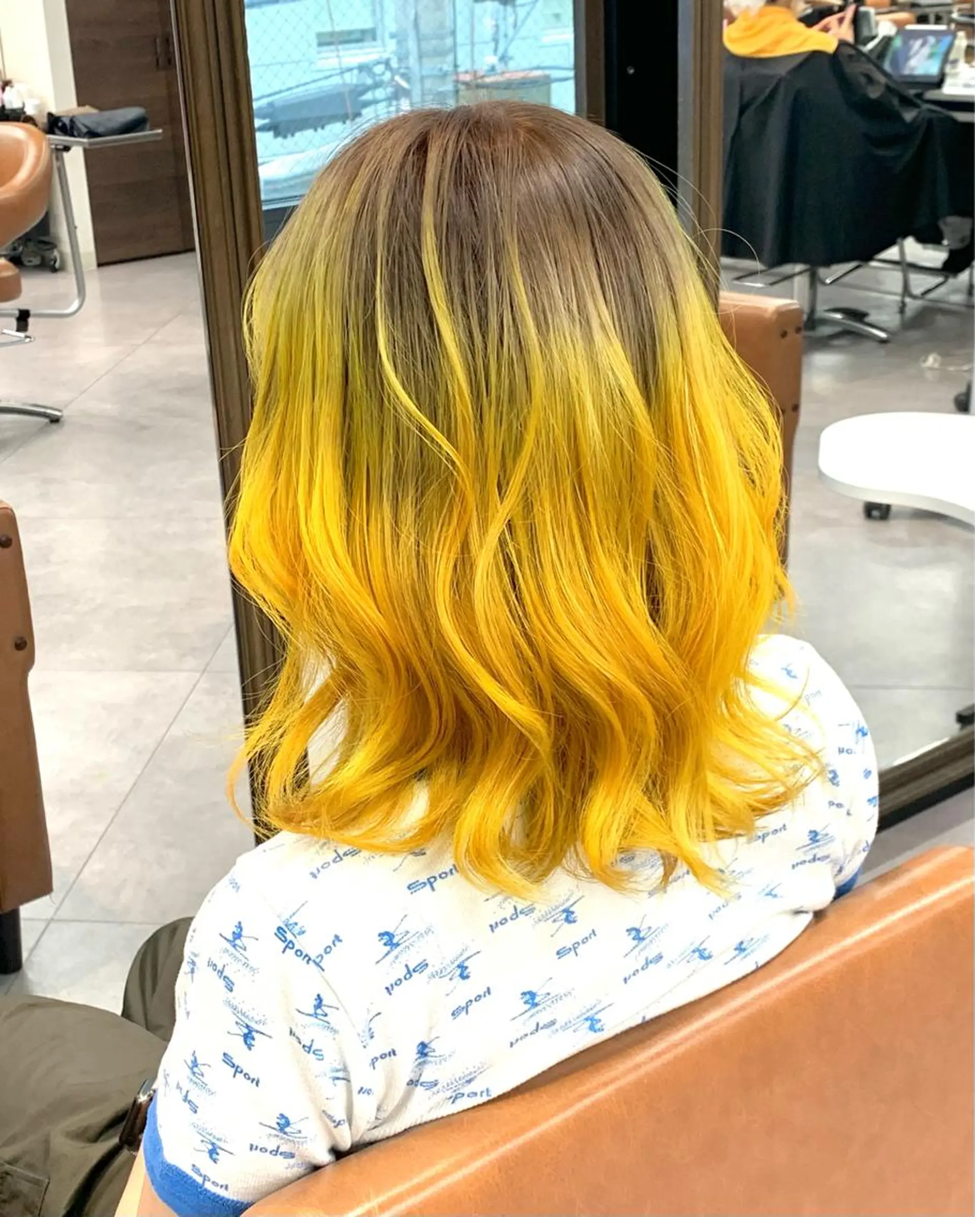 ミディアム カラー ウルフとハイトーン みっちー✂️のヘアスタイル