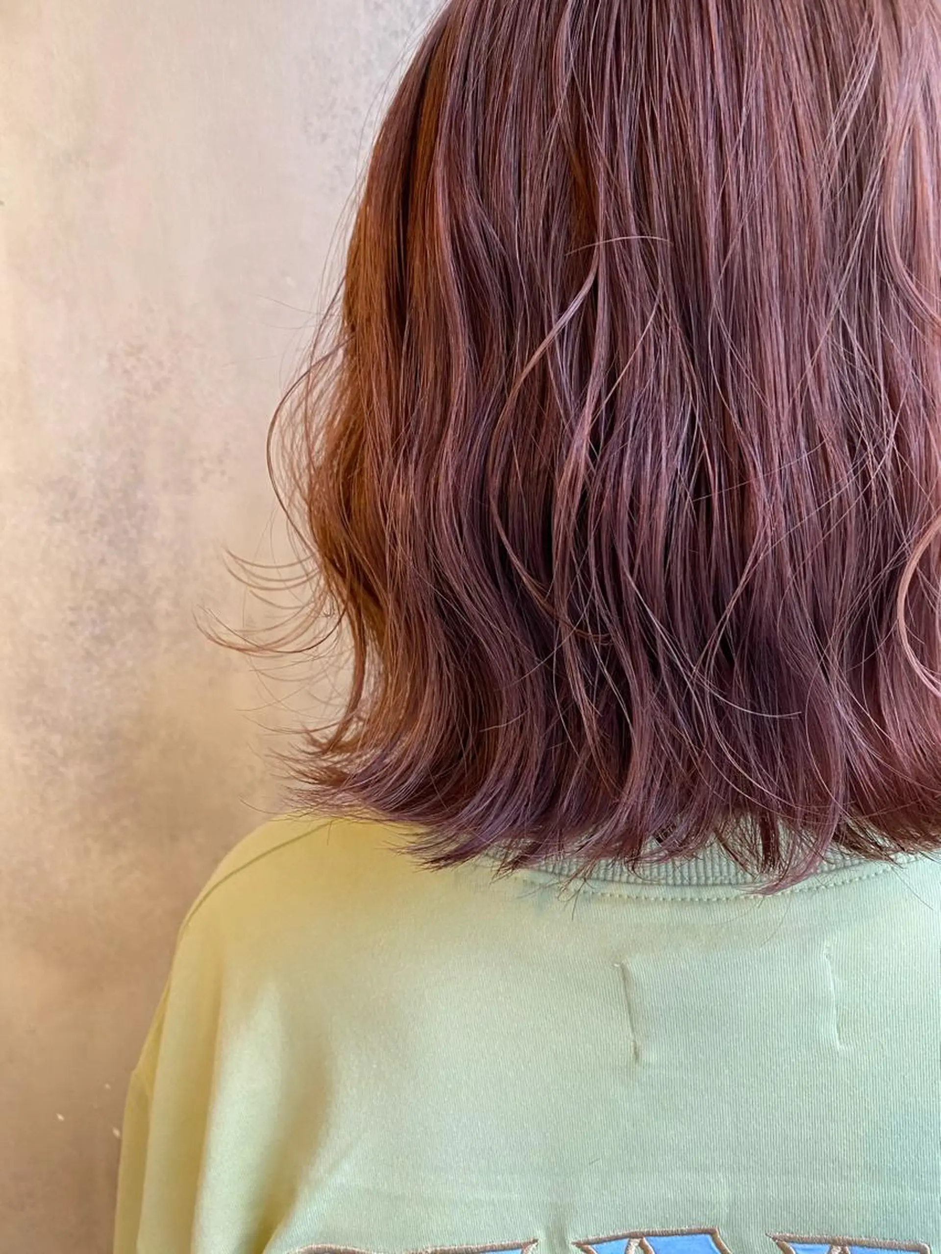 ミディアム カラー アッシュ ピンクカラー ピンクアッシュ カット ヘアカラー トリートメント ツキノキ ミナのヘアスタイル