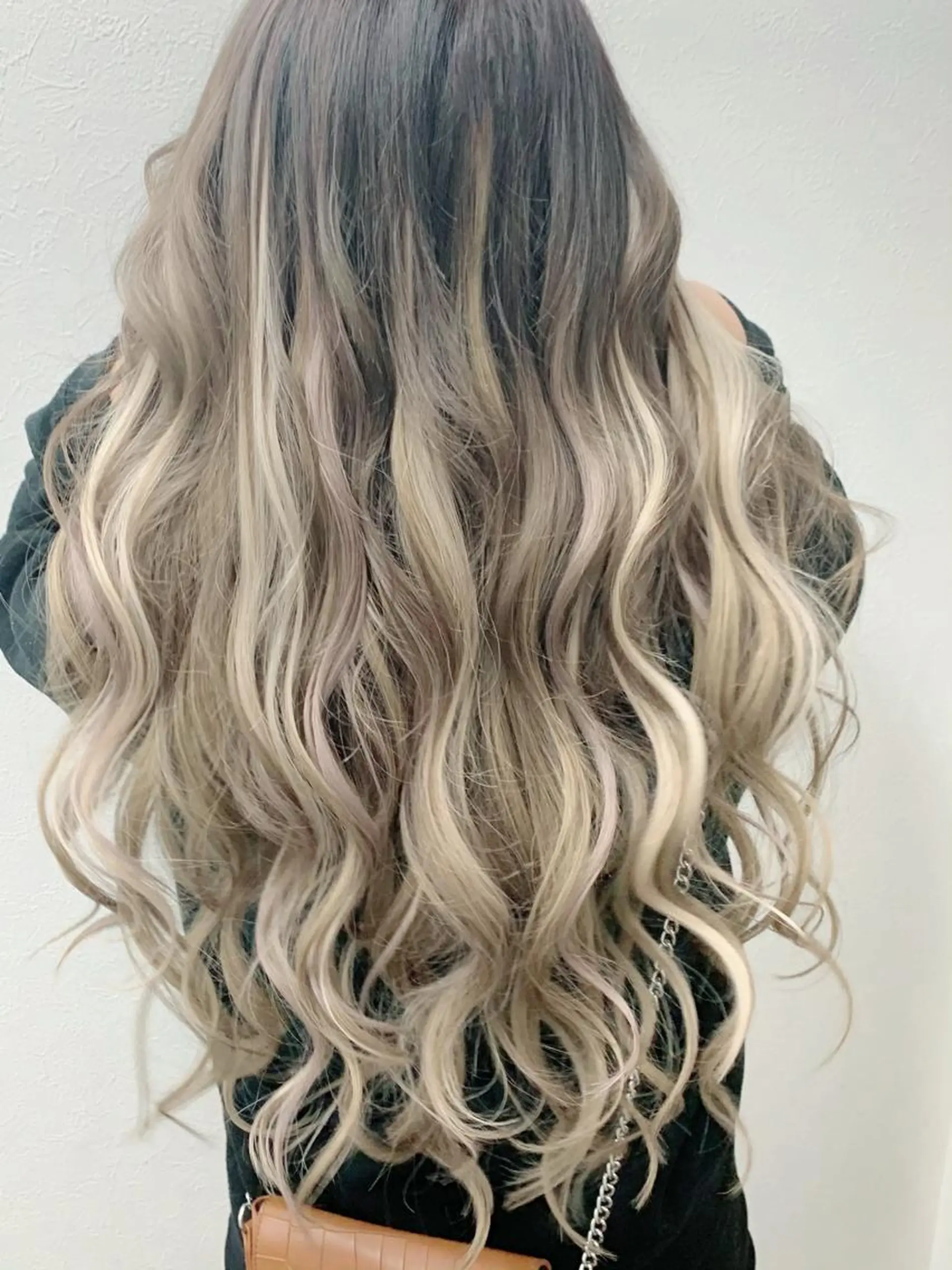 ロング カラー シールエクステ グラデーションカラー イルミナカラー メッシュ エクステ ヤナ マネージャーのヘアスタイル