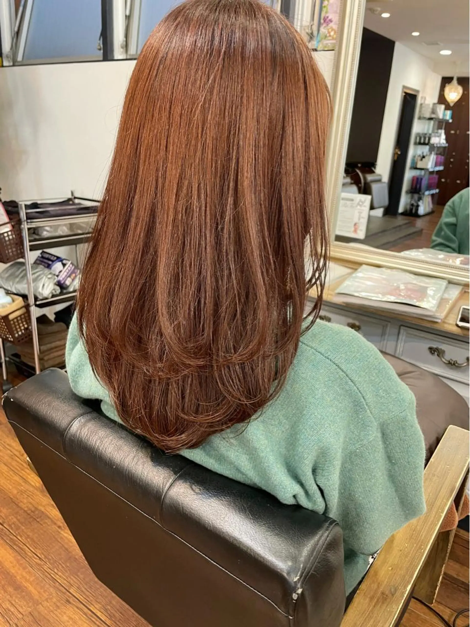 セミロング レイヤーカット レイヤーカット、 大人可愛い　中村美羅のヘアスタイル