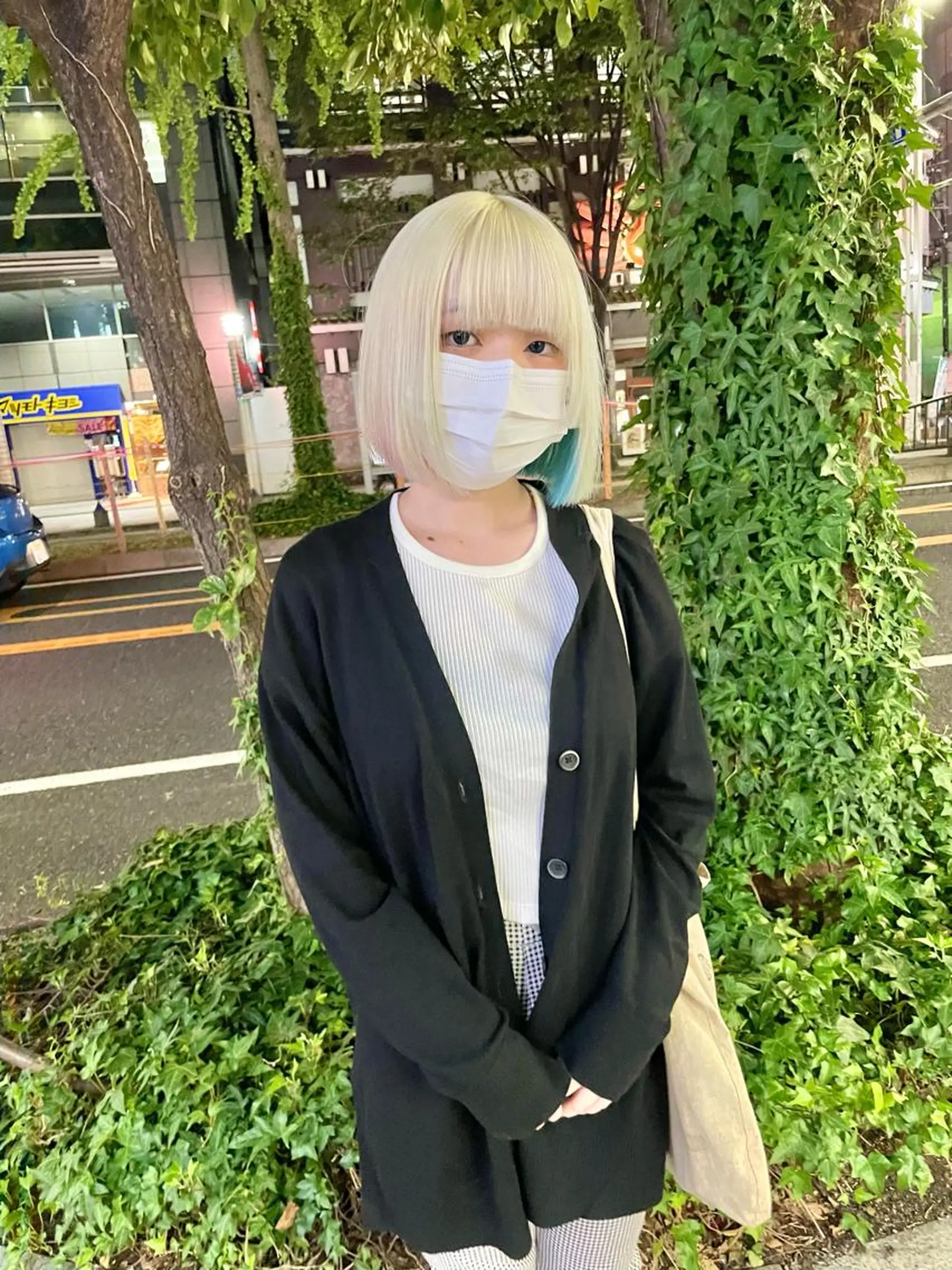 ミディアム インク 美容院のヘアスタイル