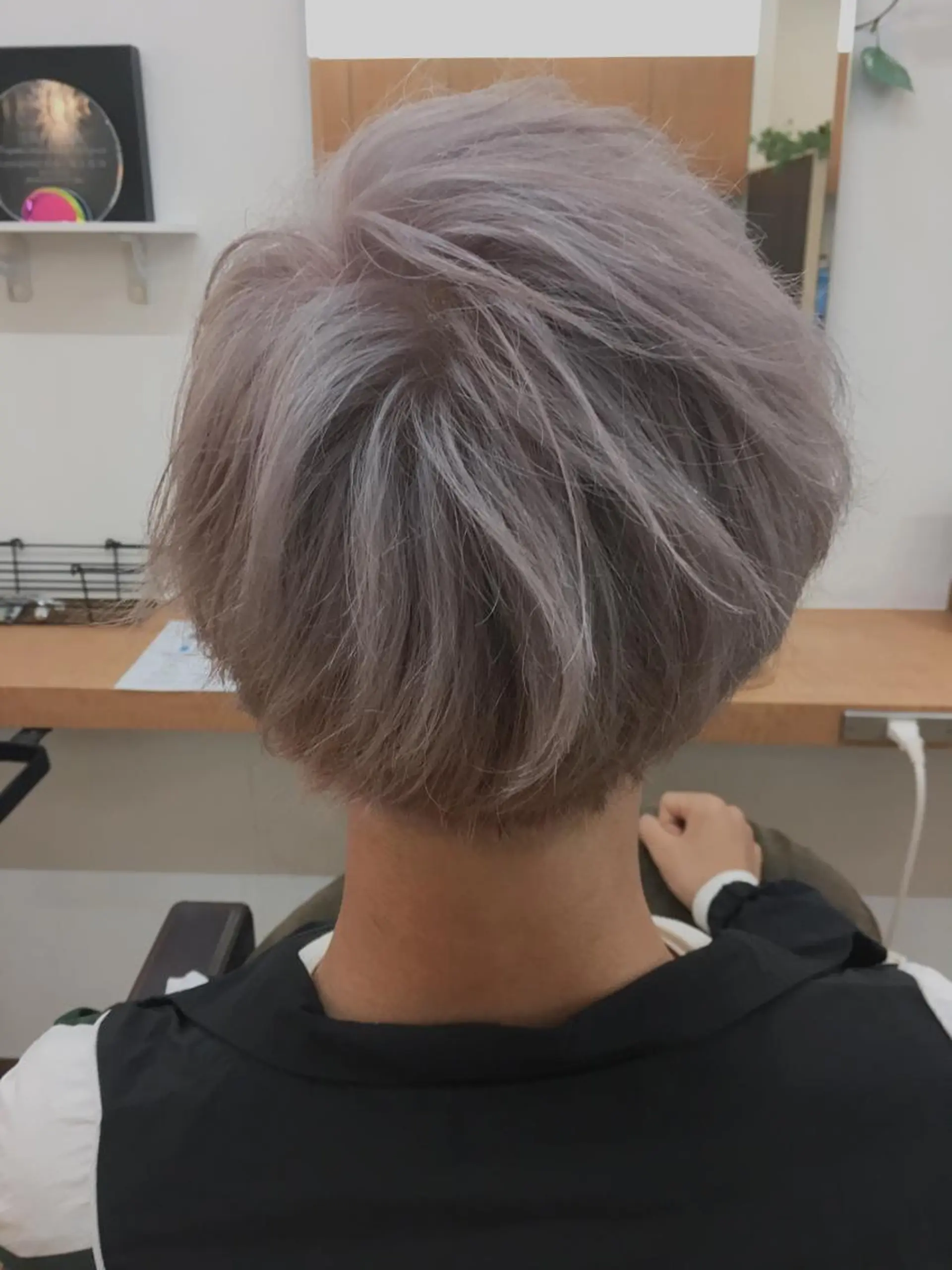 カラー ブリーチ Batta所属・坂上 岳のヘアスタイル