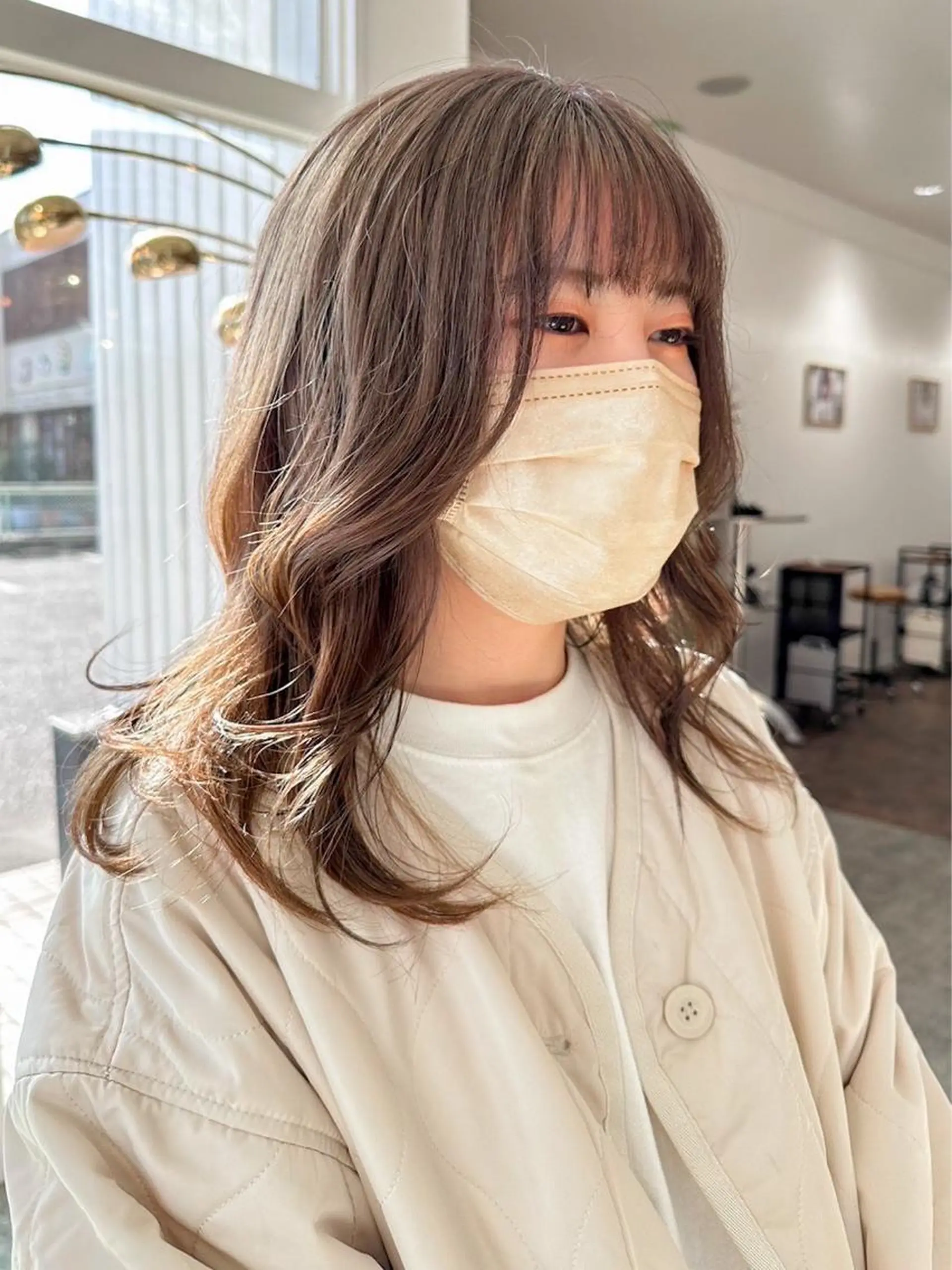 ミディアム Loire SYURIのヘアスタイル