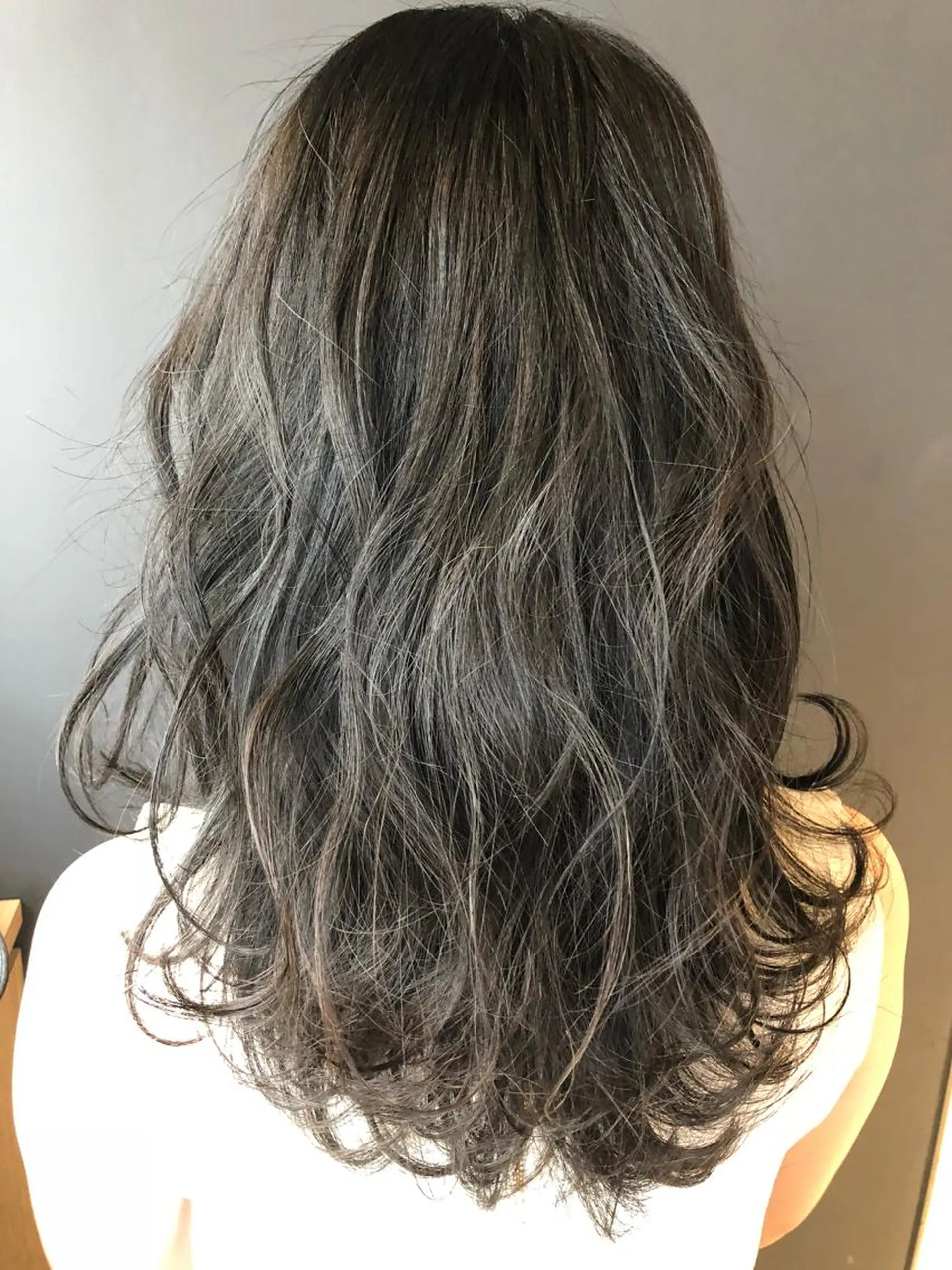 セミロング カラー グレージュ カット ヘアカラー トリートメント 田中 アキオのヘアスタイル