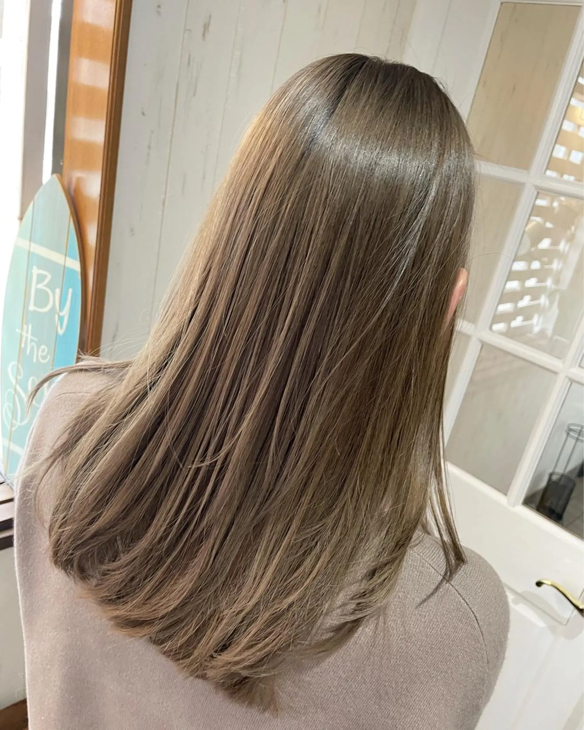 ロング カラー ベージュカラー ブリーチ ケアブリーチ ダブルカラー ミルクティーベージュ 西川 敏夫のヘアスタイル