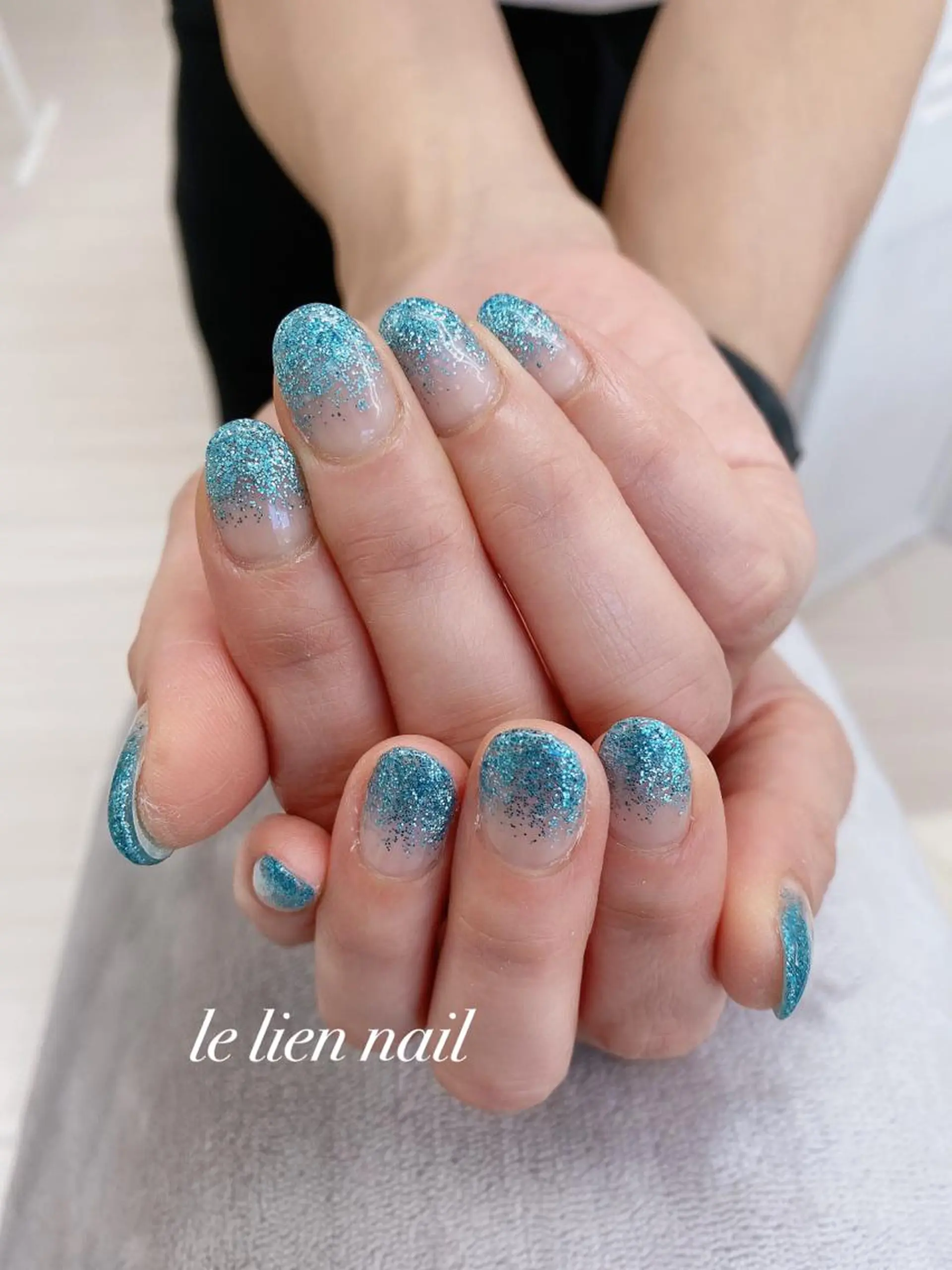 ネイル ブルー グラデーション ラメ(グリッター) ラメグラデーション le lien nailのネイルデザイン