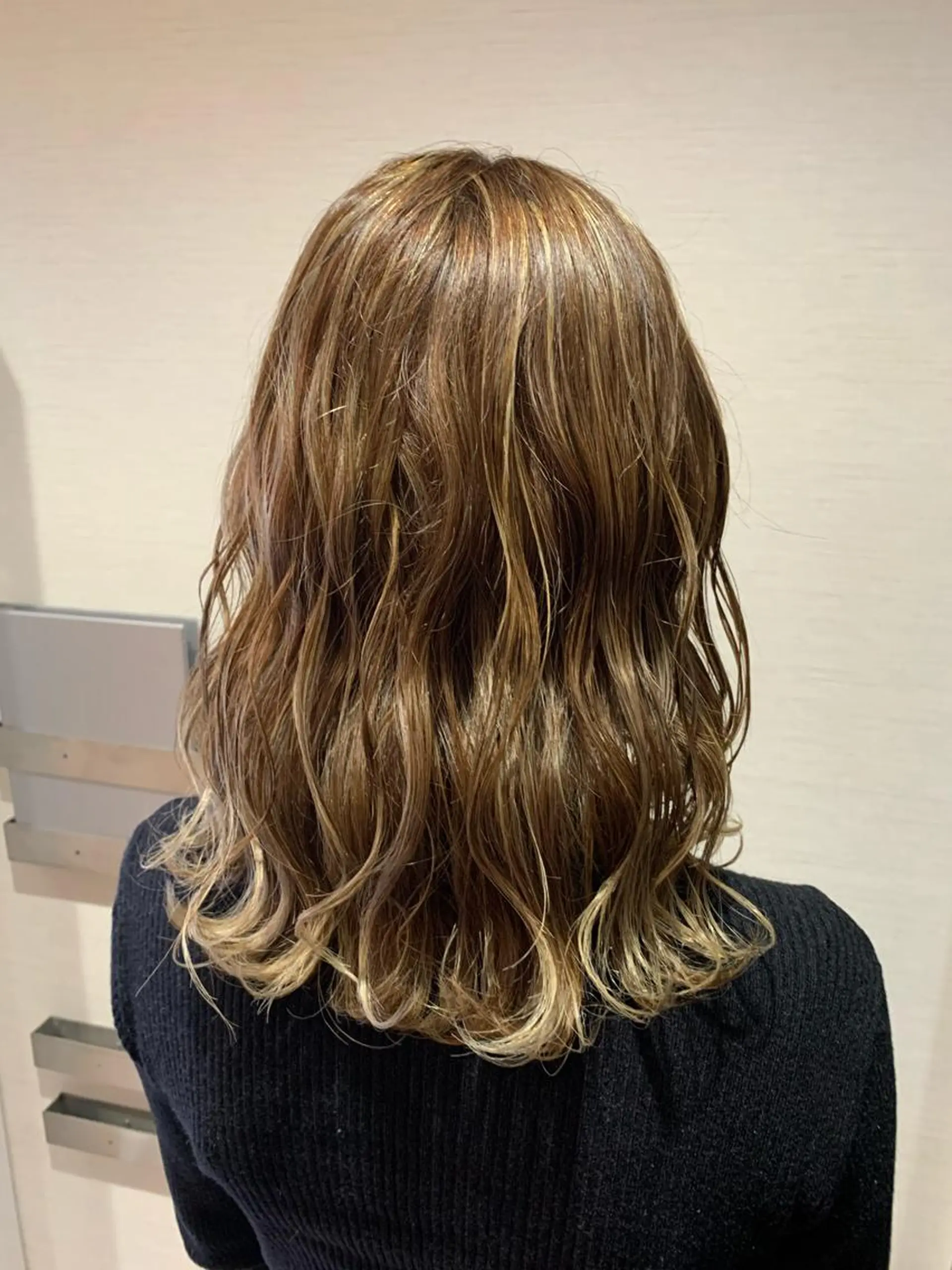 ミディアム カラー 蓮見  友里のヘアスタイル