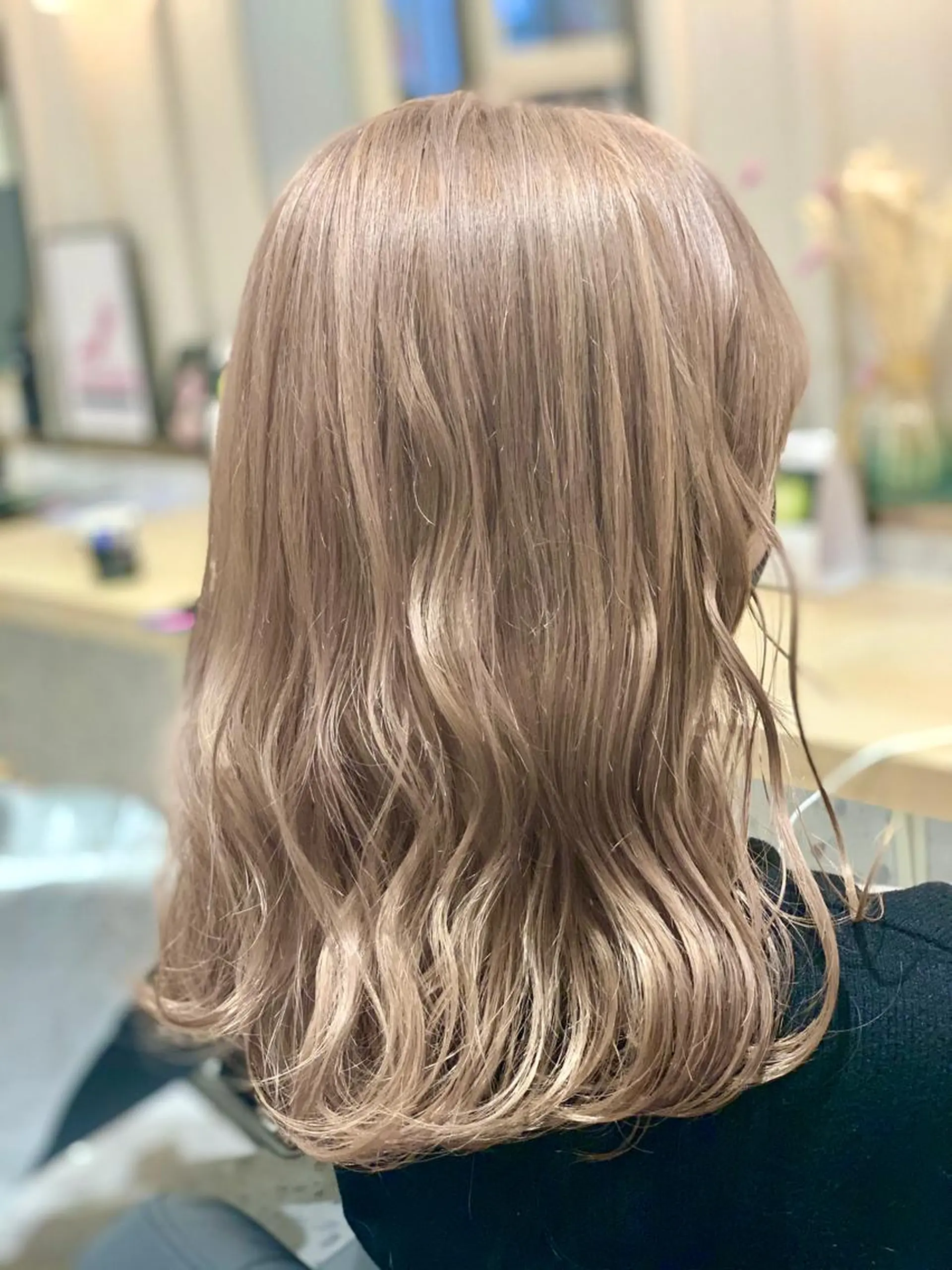 ミディアム カラー ヘアアレンジ ベージュカラー ダブルカラー ハイトーンカラー ミルクティーベージュ カット ヘアカラー トリートメント 髪質改善×ハイトーン 中田啄也のヘアスタイル