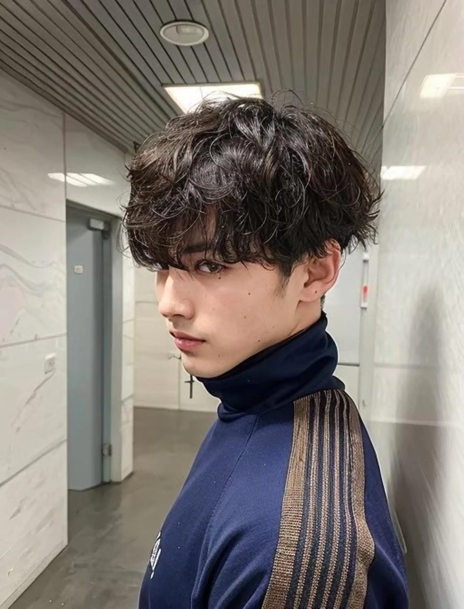 メンズ メンズブリーチ センターパート メンズ韓国風 韓国マッシュ マッシュ メンズスタイリスト✨ 助川龍哉のヘアスタイル