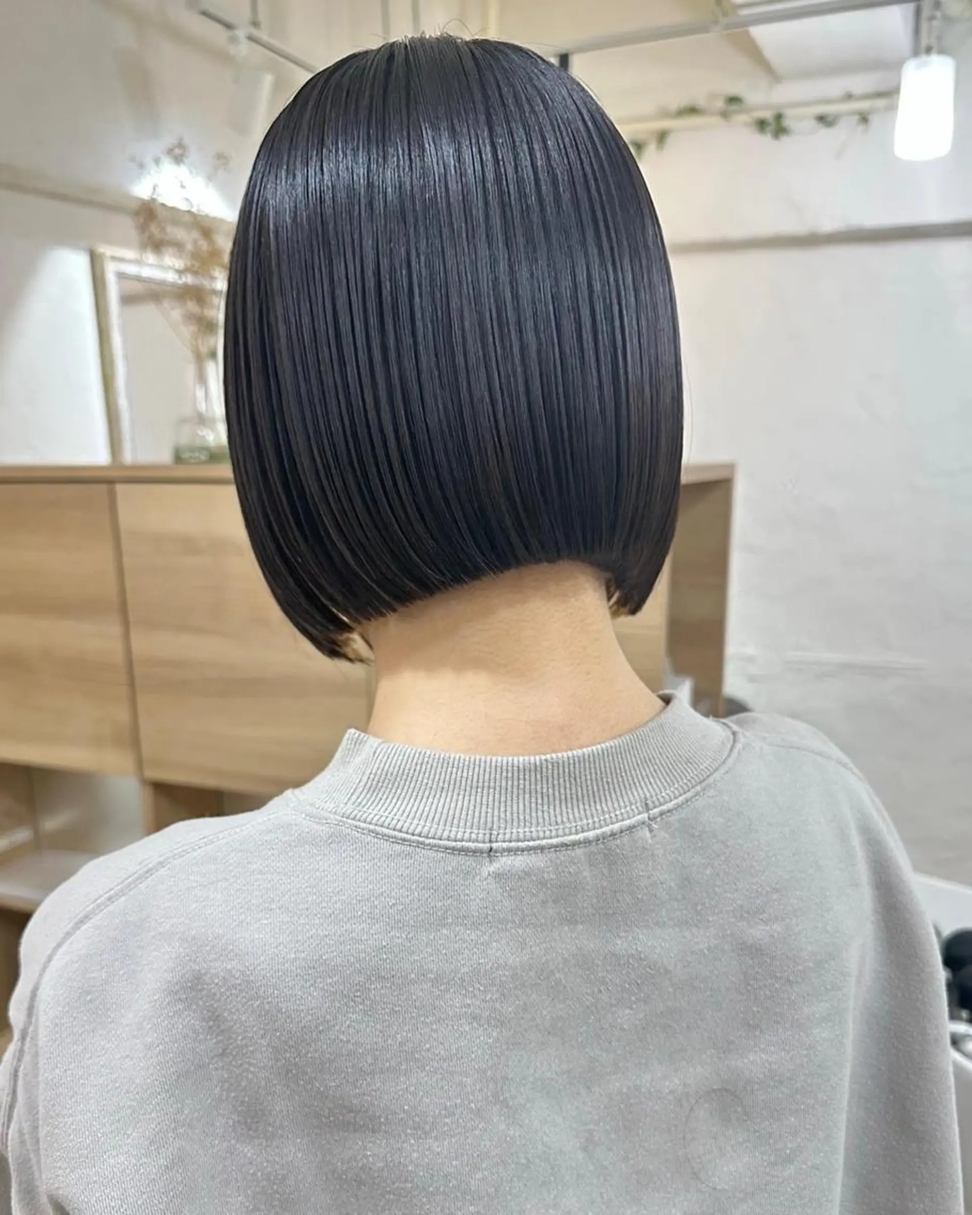 ショート カラー パーマ 切りっぱなしボブ 前下がりボブ ショートボブ 黒髪 イヤリングカラー 銀座No.1髪質改善 縮毛矯正/本木のヘアスタイル