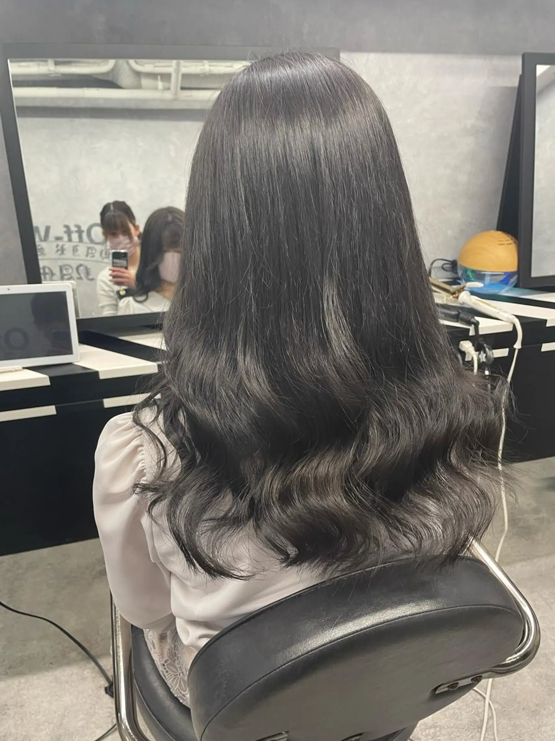 セミロング ヨシンモリ Cielro/ダブル カラー/西田咲希のヘアスタイル