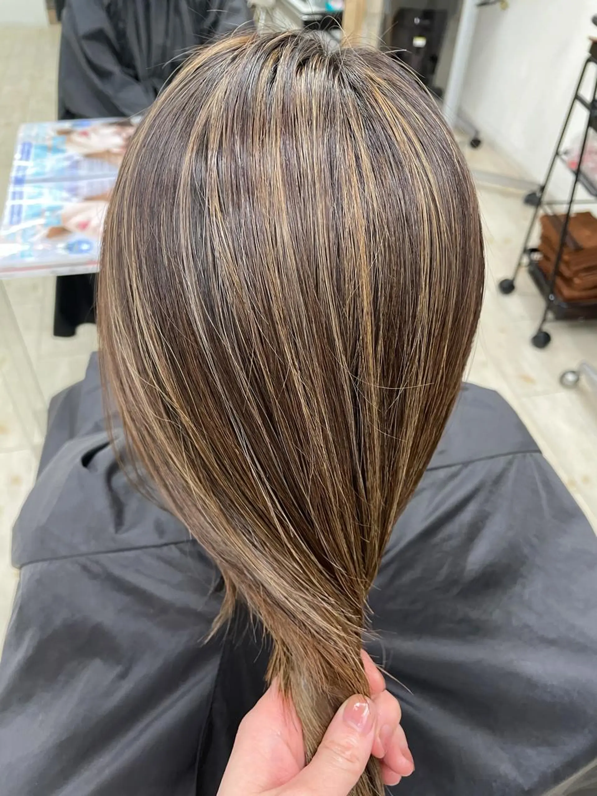 セミロング ハイライト 心斎橋/海外レイヤー 募集中三好玲奈のヘアスタイル