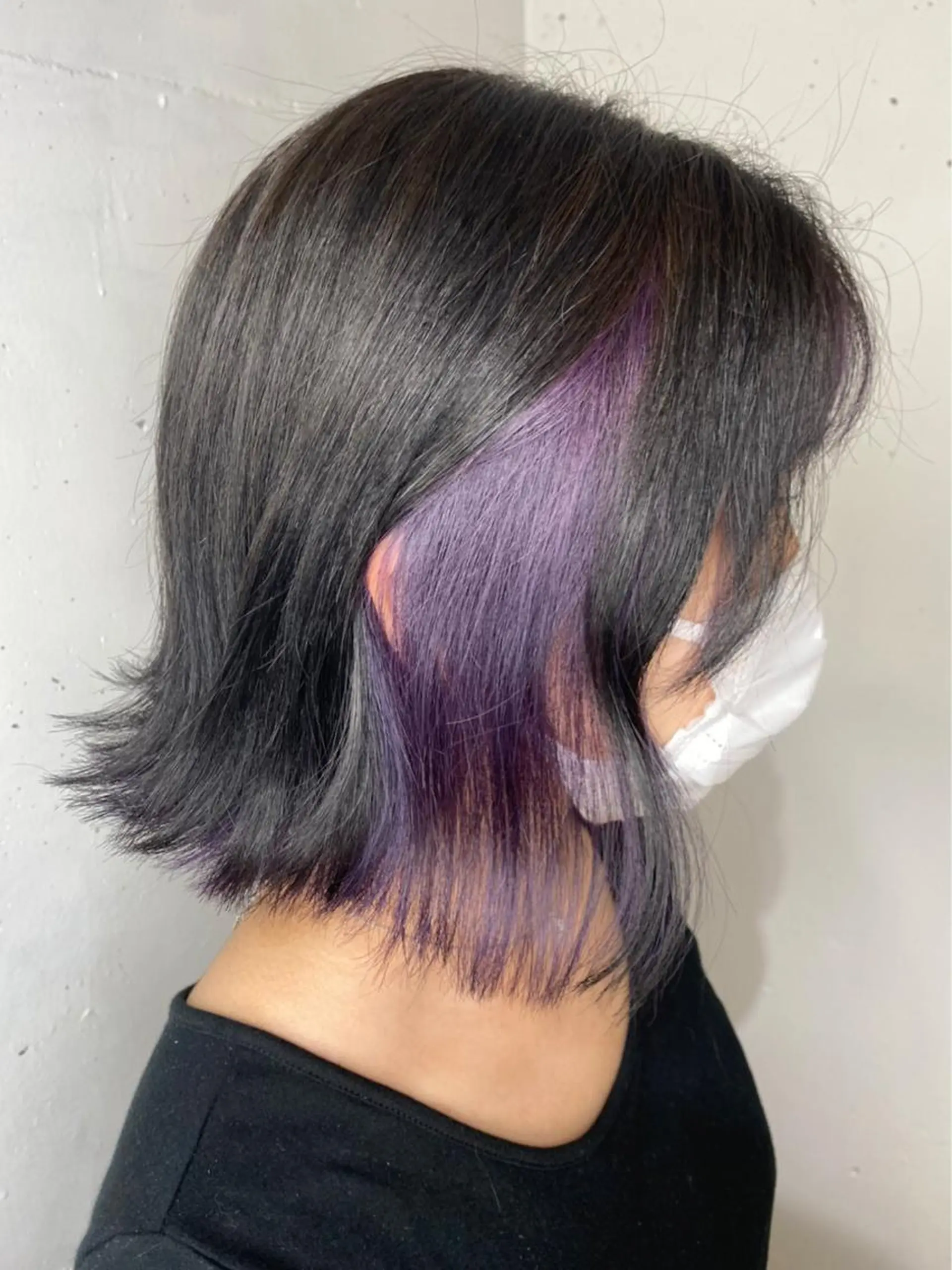 ミディアム カラー パーマ ヘアアレンジ ブリーチ ダブルカラー インナーカラー ラベンダーカラー パープルカラー 八巻 晴香のヘアスタイル