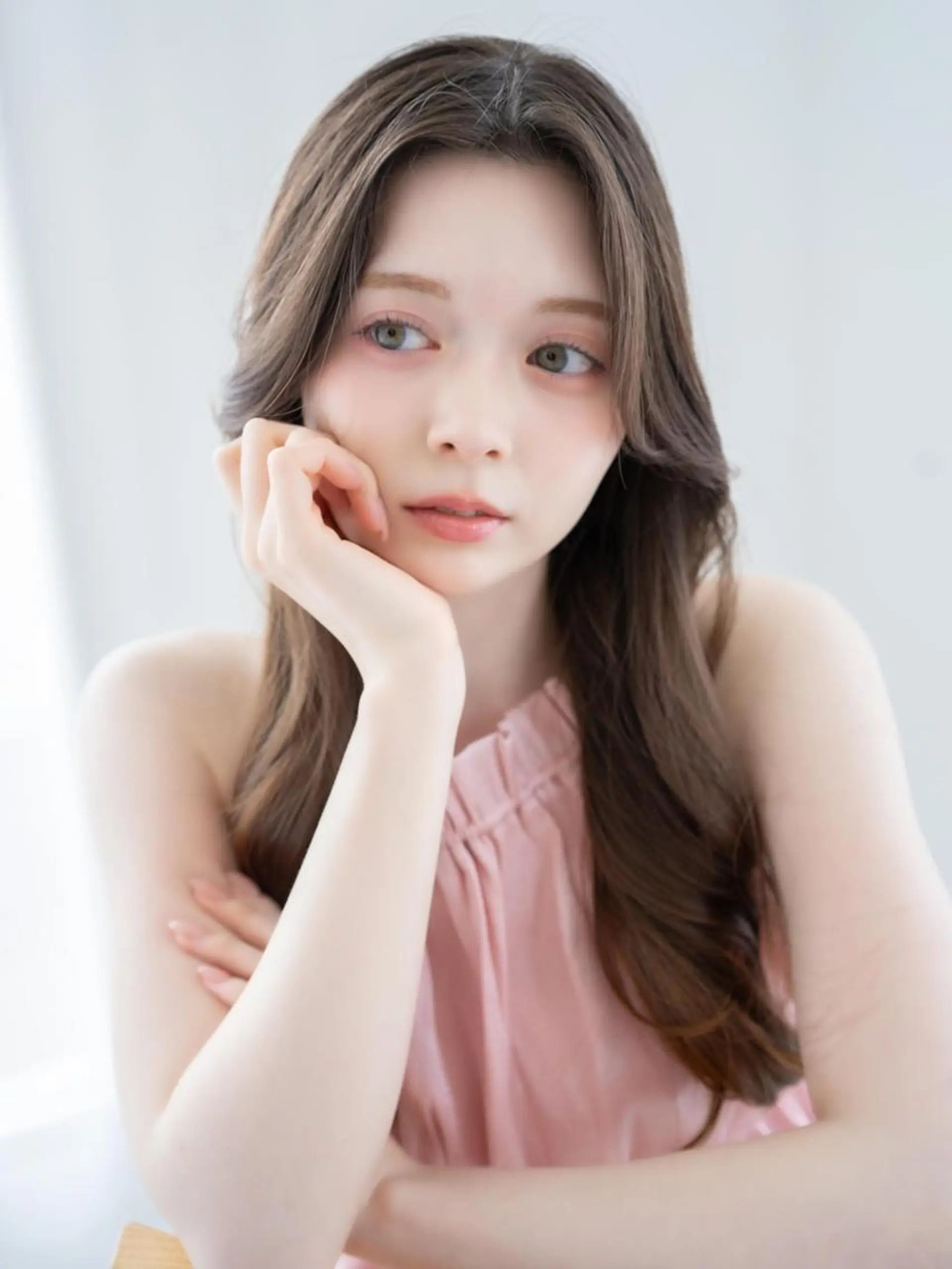 セミロング Eight White／AIRIのヘアスタイル