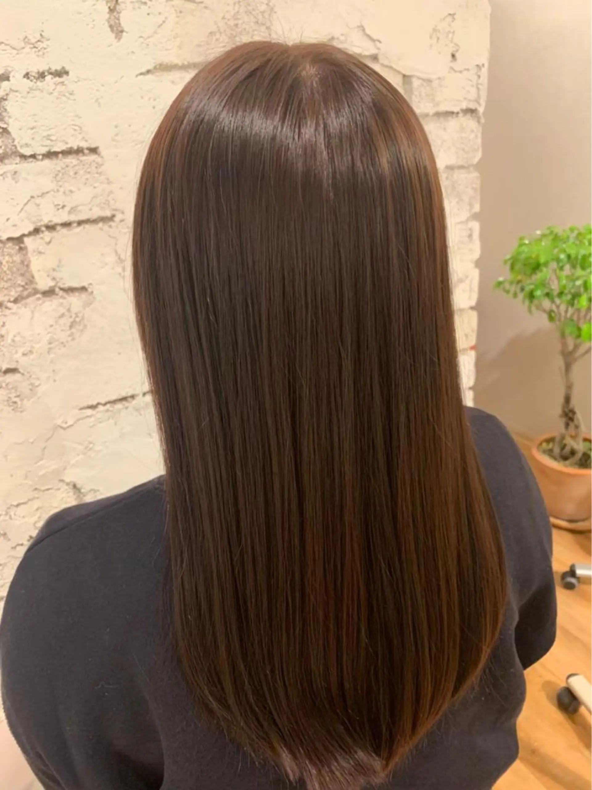 ロング カラー 芥川 未優のヘアスタイル