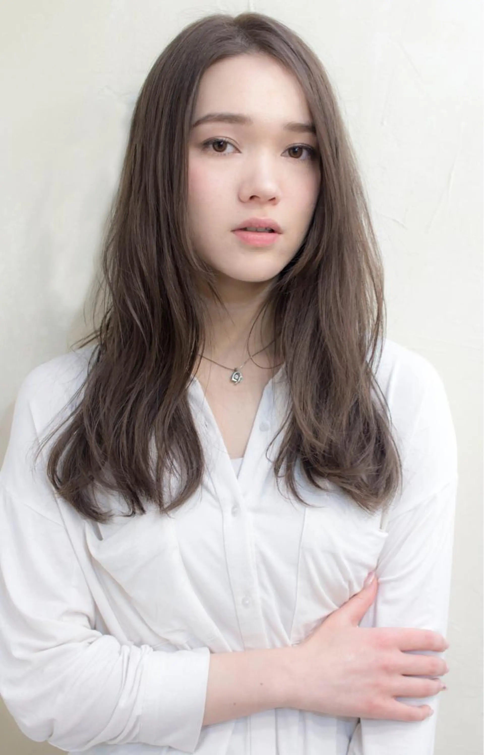 ロング カラー グレージュ 上田 ヒロツグのヘアスタイル