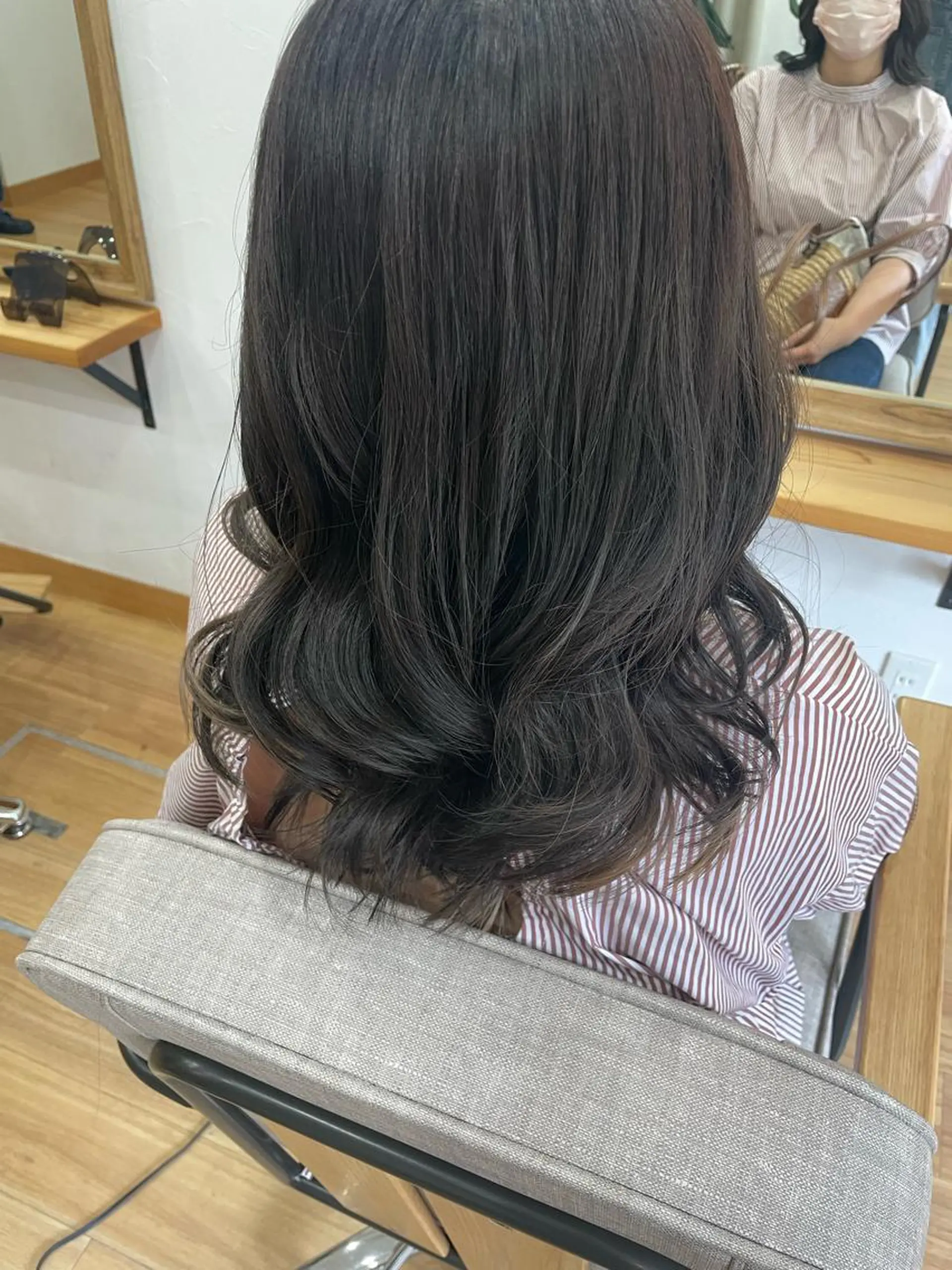 ミディアム カラー グレージュ Era Hatsuneのヘアスタイル