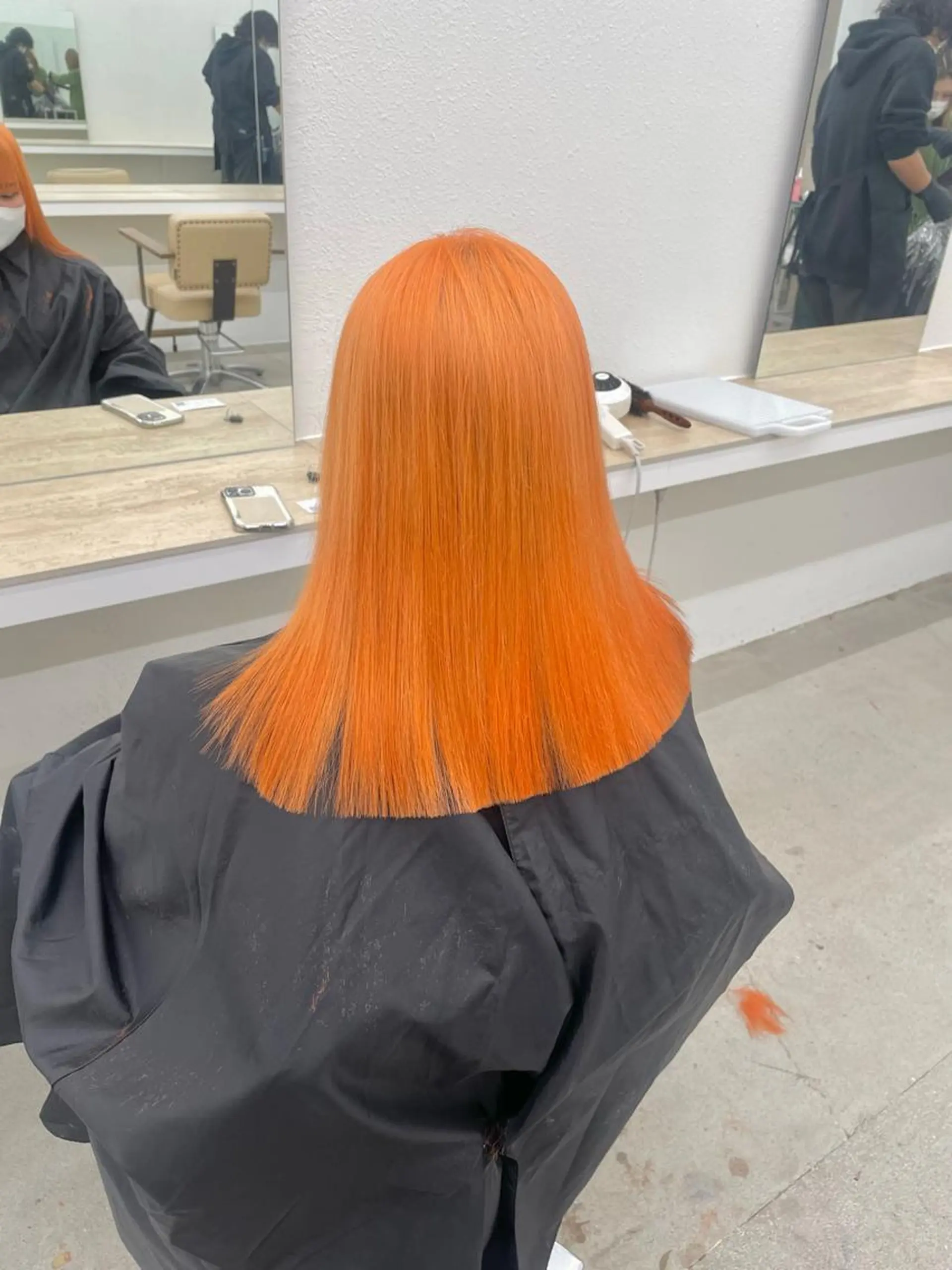 セミロング カラー ブリーチ オレンジ ✅ケアブリーチ✅ トヨオカ ノブヒデのヘアスタイル