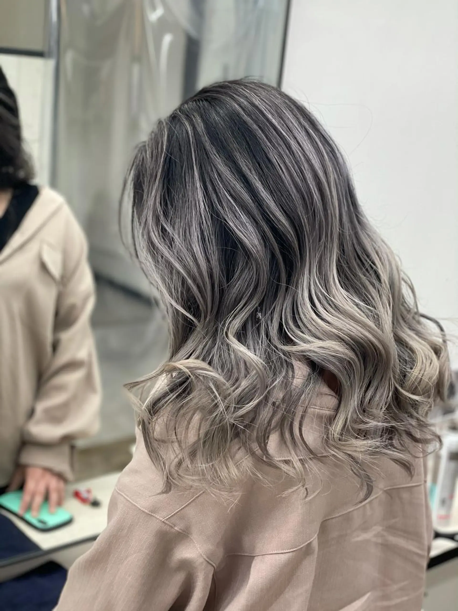 ロング レイヤーカット 名古屋ハイトーン/ 🐶ブリーチ専門店のヘアスタイル