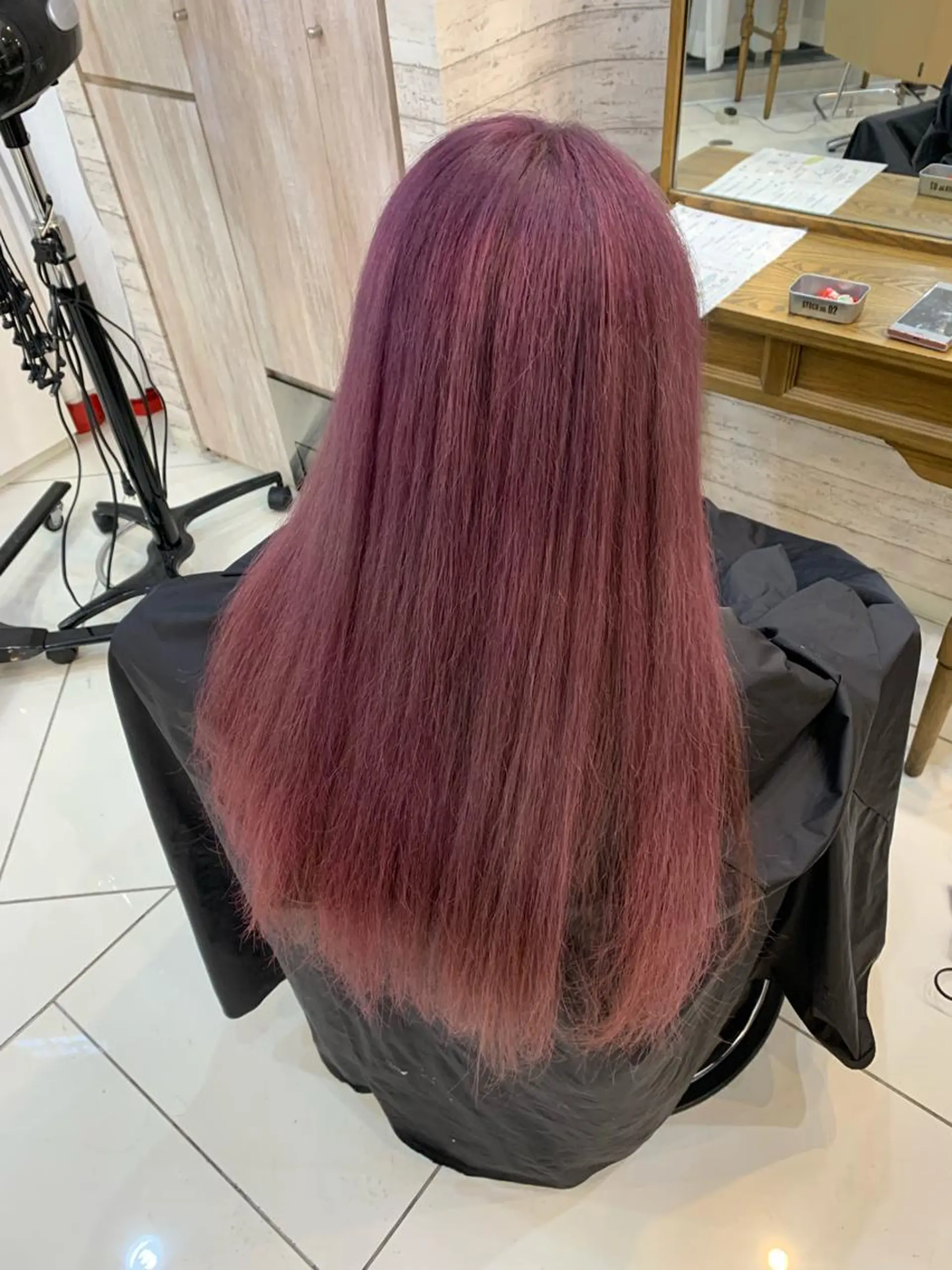 カラー ブリーチ ラベンダーカラー 天野 利咲のヘアスタイル