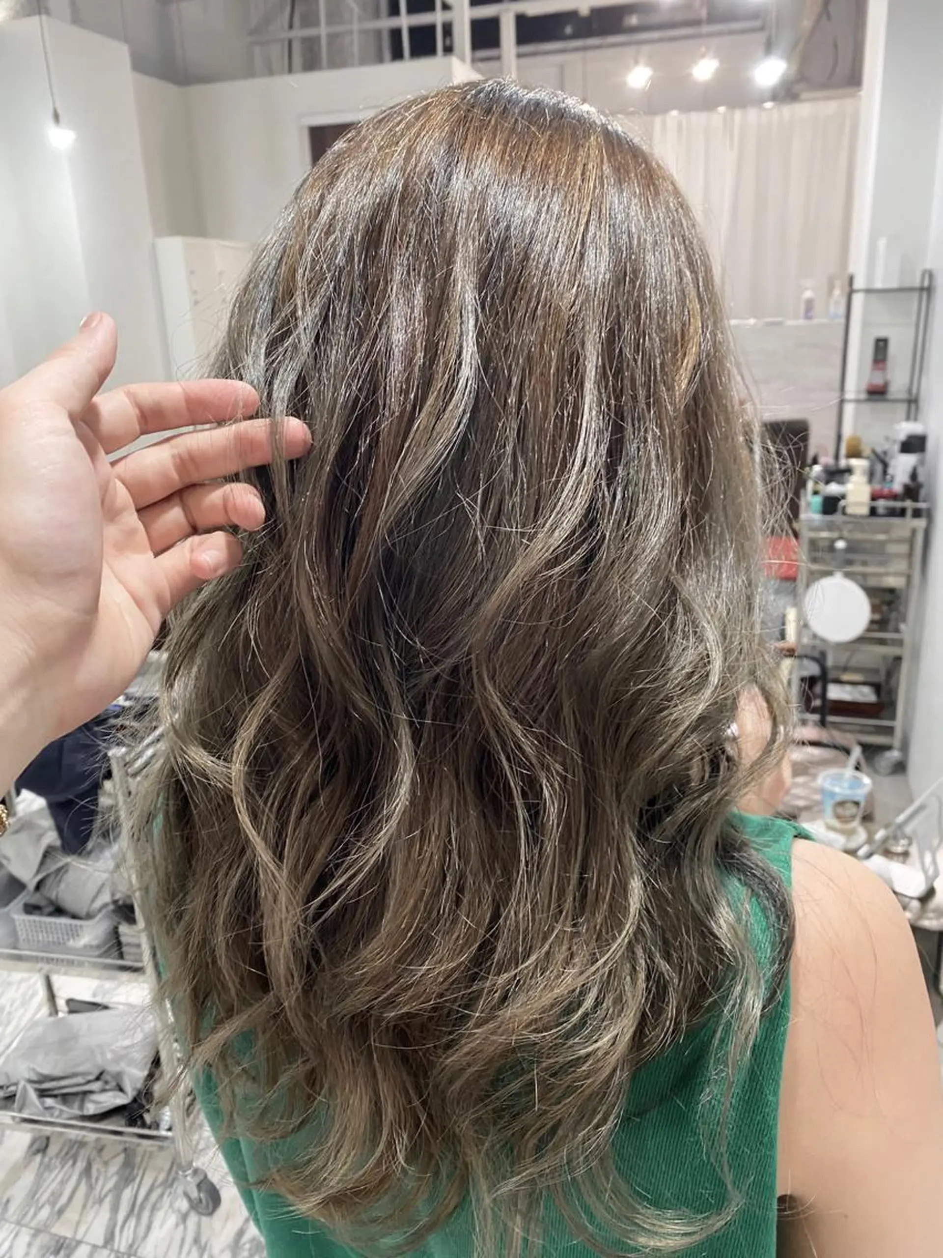 セミロング カラー 👑圧倒的カラー👑 佐々木祐希のヘアスタイル