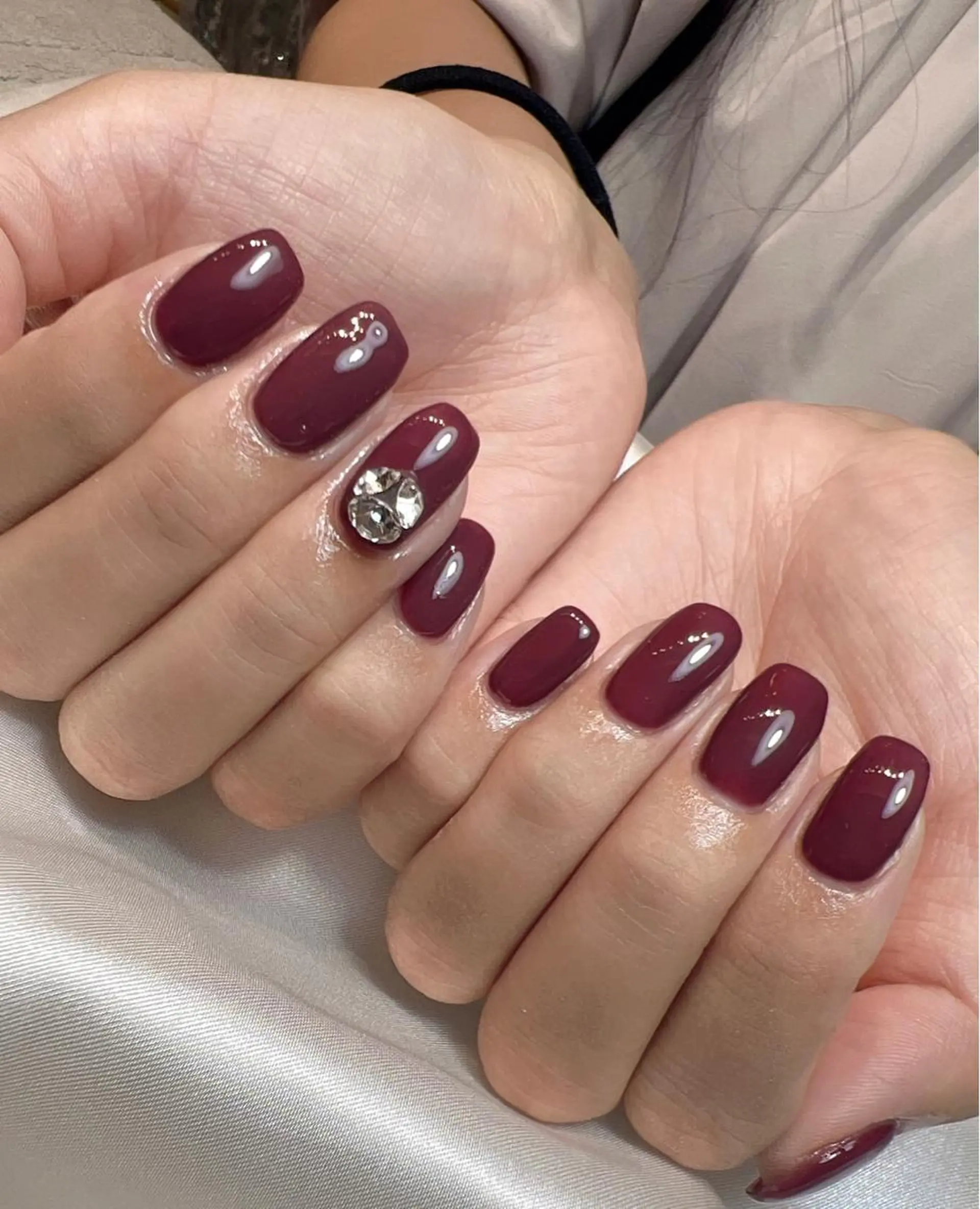 ネイル ワンカラーネイル 赤色 シンプルネイル bijou nails　蓮のネイルデザイン