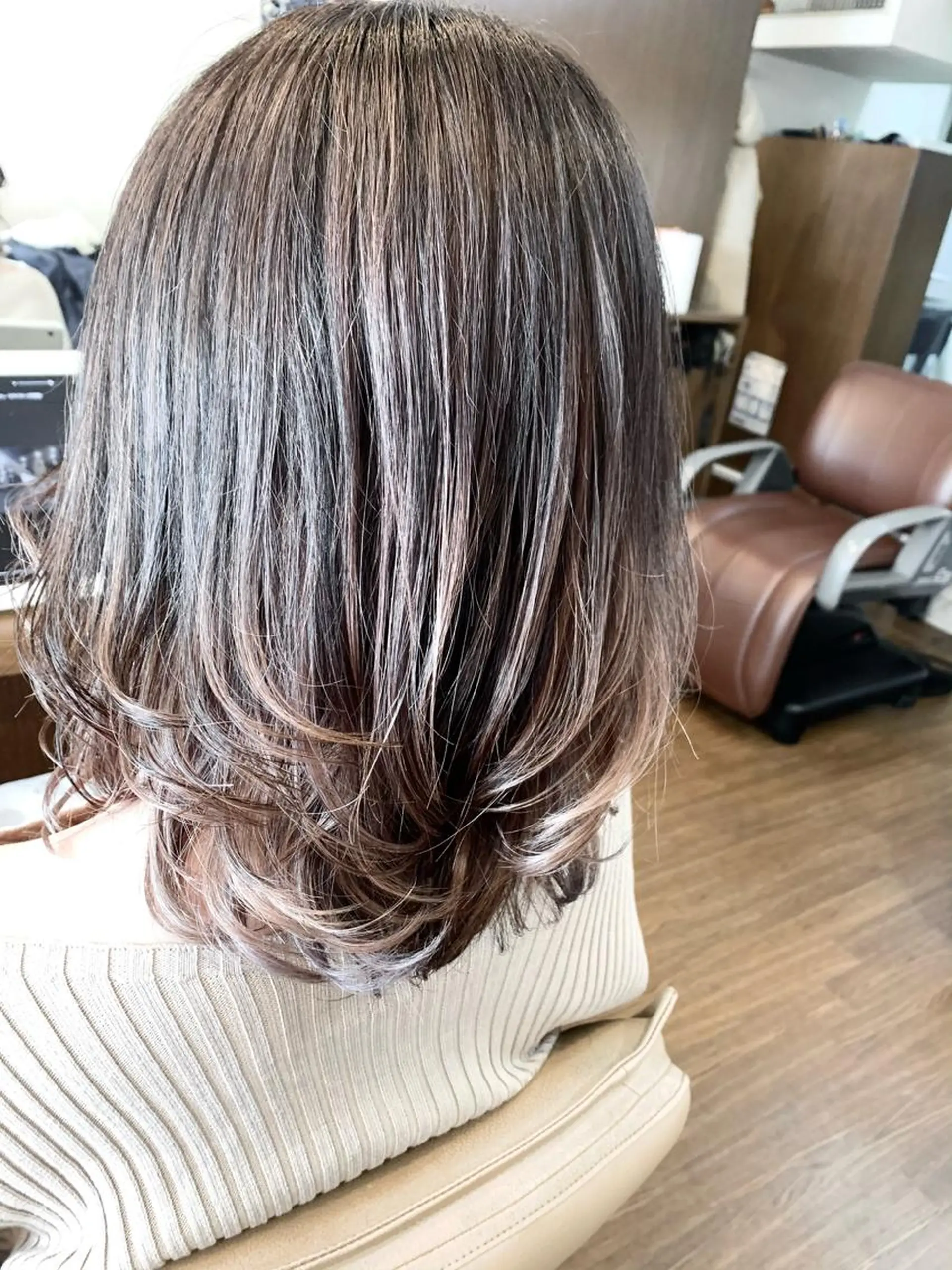 ミディアム カラー coupe ciseauxのヘアスタイル