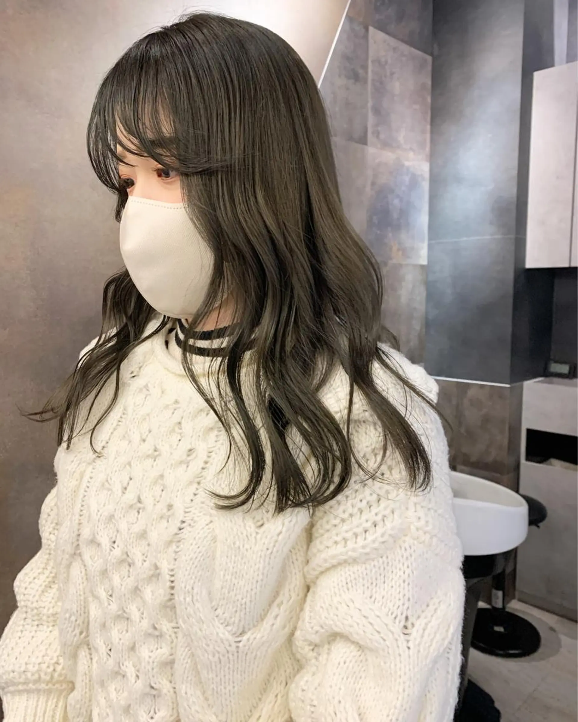 ロング カラー カット ヘアカラー SAKINO． ベージュカラーのヘアスタイル