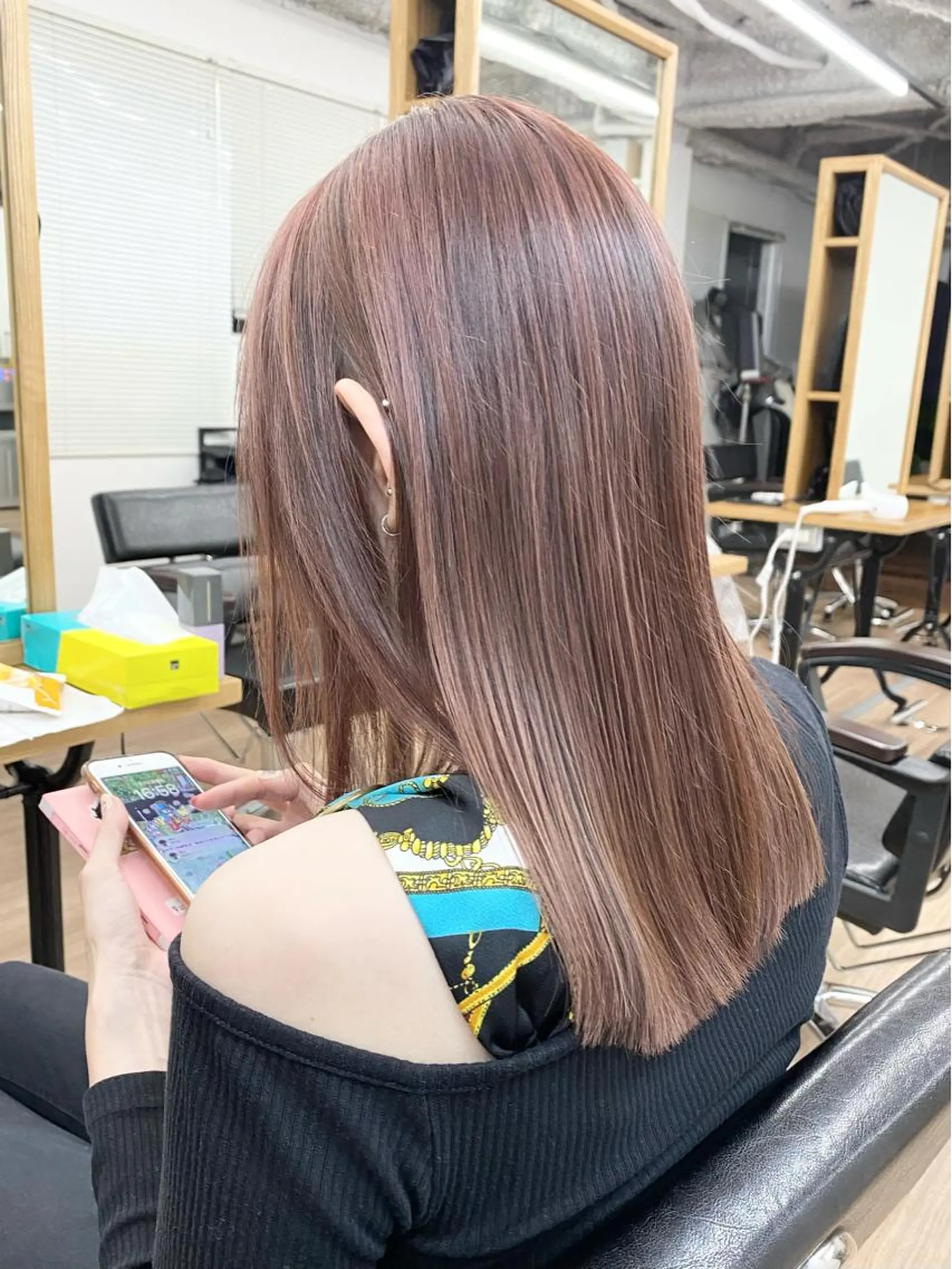 セミロング カラー ヘアアレンジ 結婚式・ブライダル セミロングパーマ アッシュ アッシュブラウン バレイヤージュ カット ヘアカラー トリートメント 韓国風×透明感カラー 髪質改善オタベシンヤのヘアスタイル