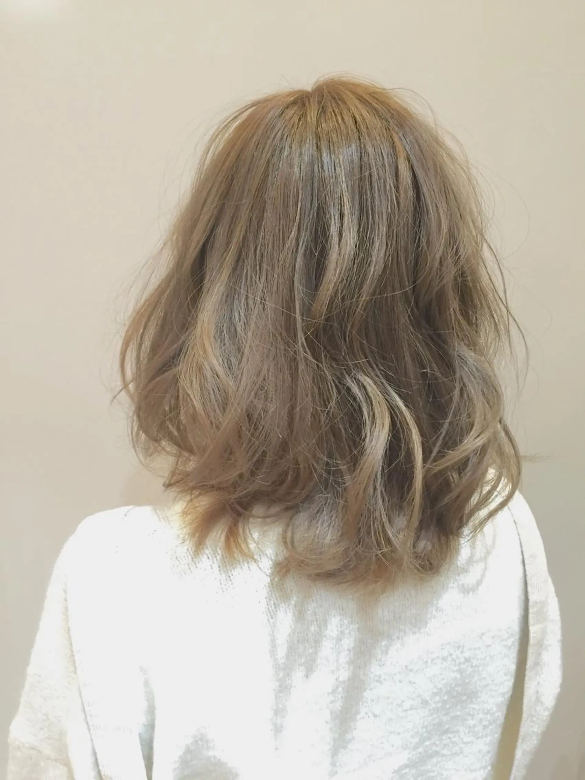 ミディアム カラー アッシュ ベージュカラー ブリーチ オレンジ ハイトーン×髪質改善 KENTAのヘアスタイル