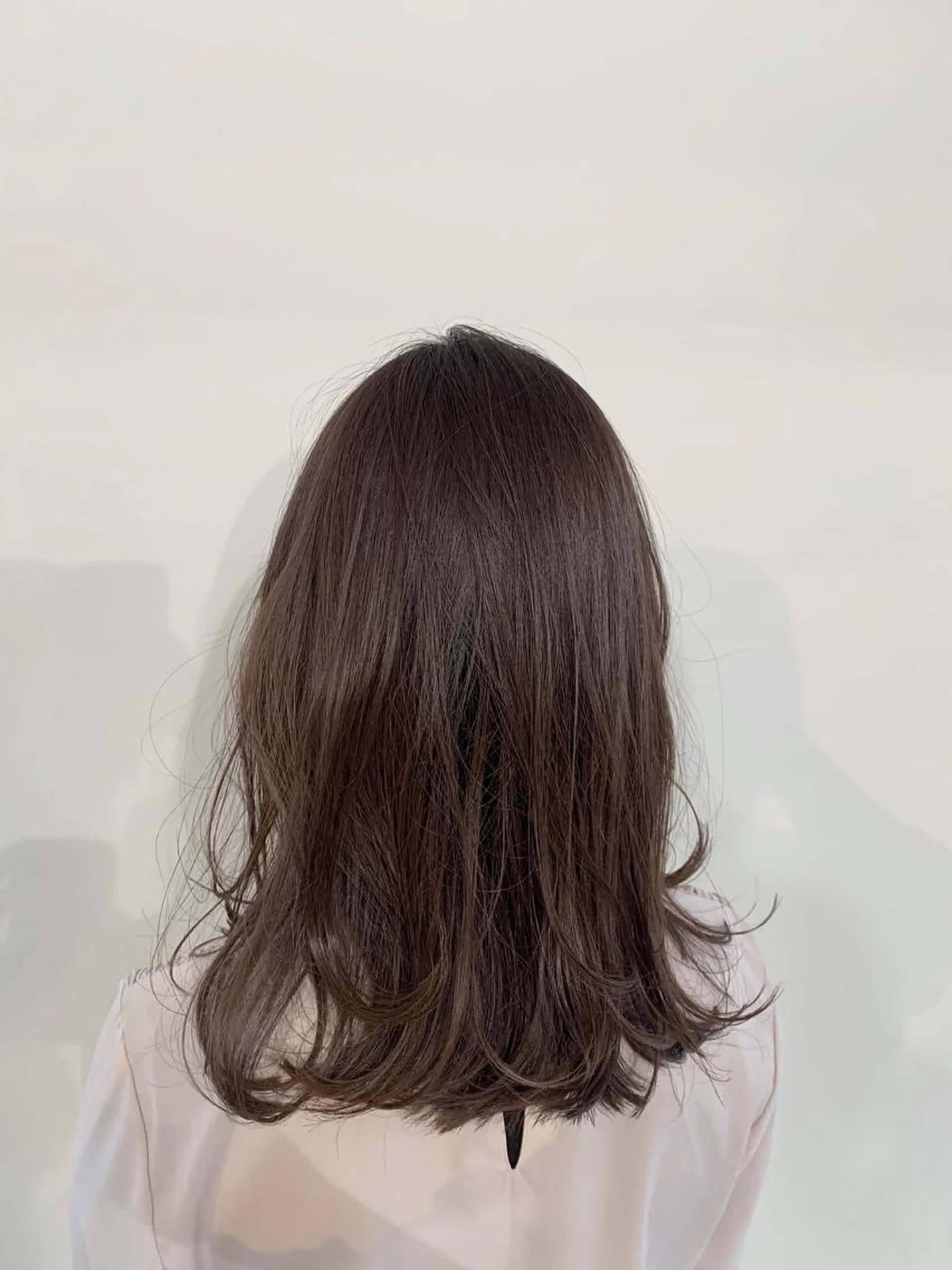 セミロング カラー パーマ ヘアアレンジ グレージュ パープルカラー パープルグレージュ 加藤 綾華のヘアスタイル