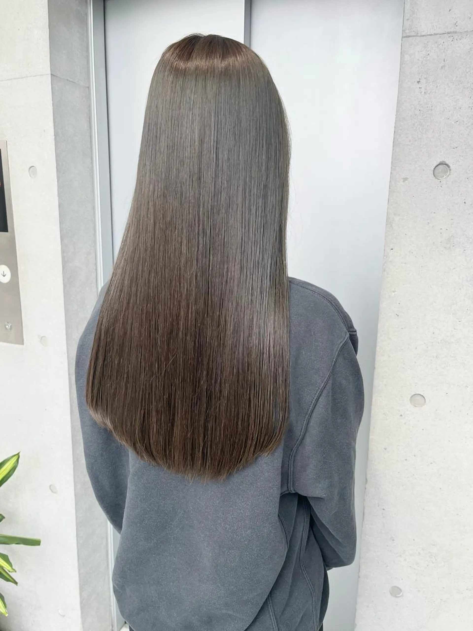 ロング カラー パーマ ヘアアレンジ ヘアカラー トリートメント 透明感/オリーブ/ グレージュ/YUKAのヘアスタイル