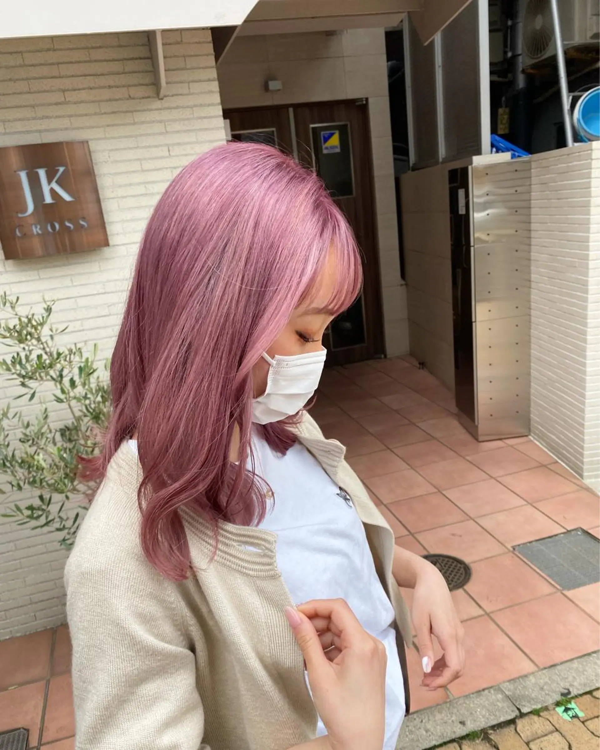 ミディアム 透明感カラー NAN AMI グレージュのヘアスタイル